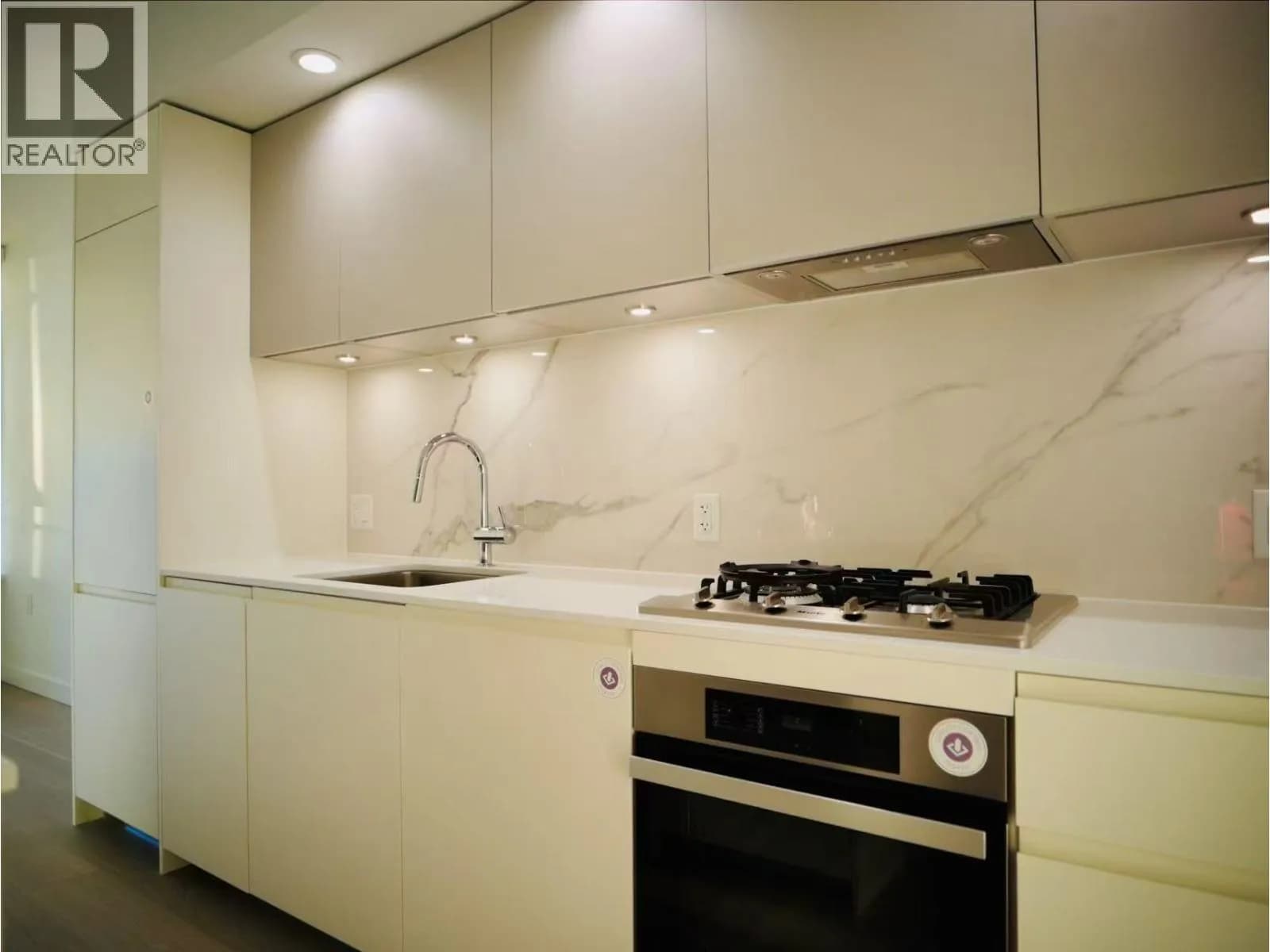 #908 6537 TELFORD AVENUE, Burnaby, BC photo 3