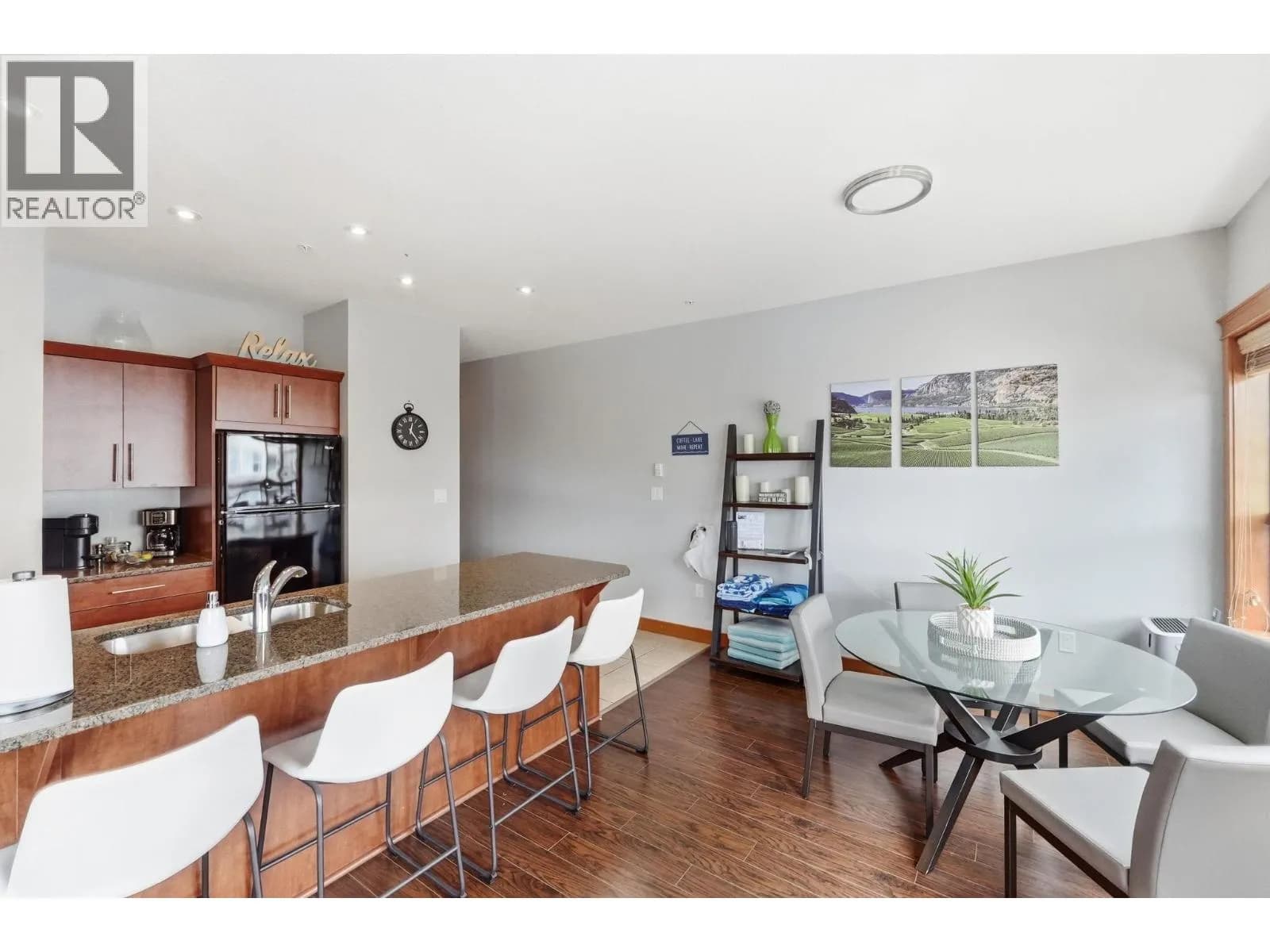 #301 93 Winnipeg Street, Penticton, BC photo 2