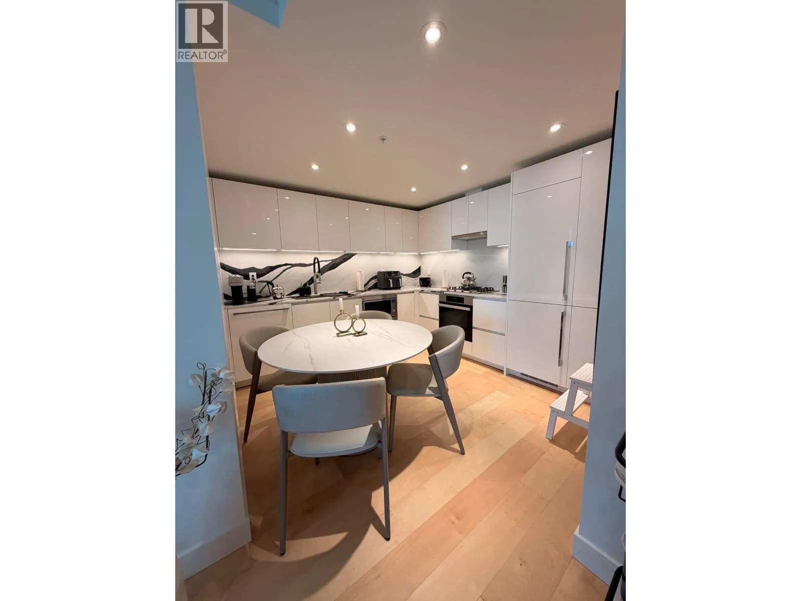 #515 135 E 13TH STREET, North Vancouver, BC photo 4
