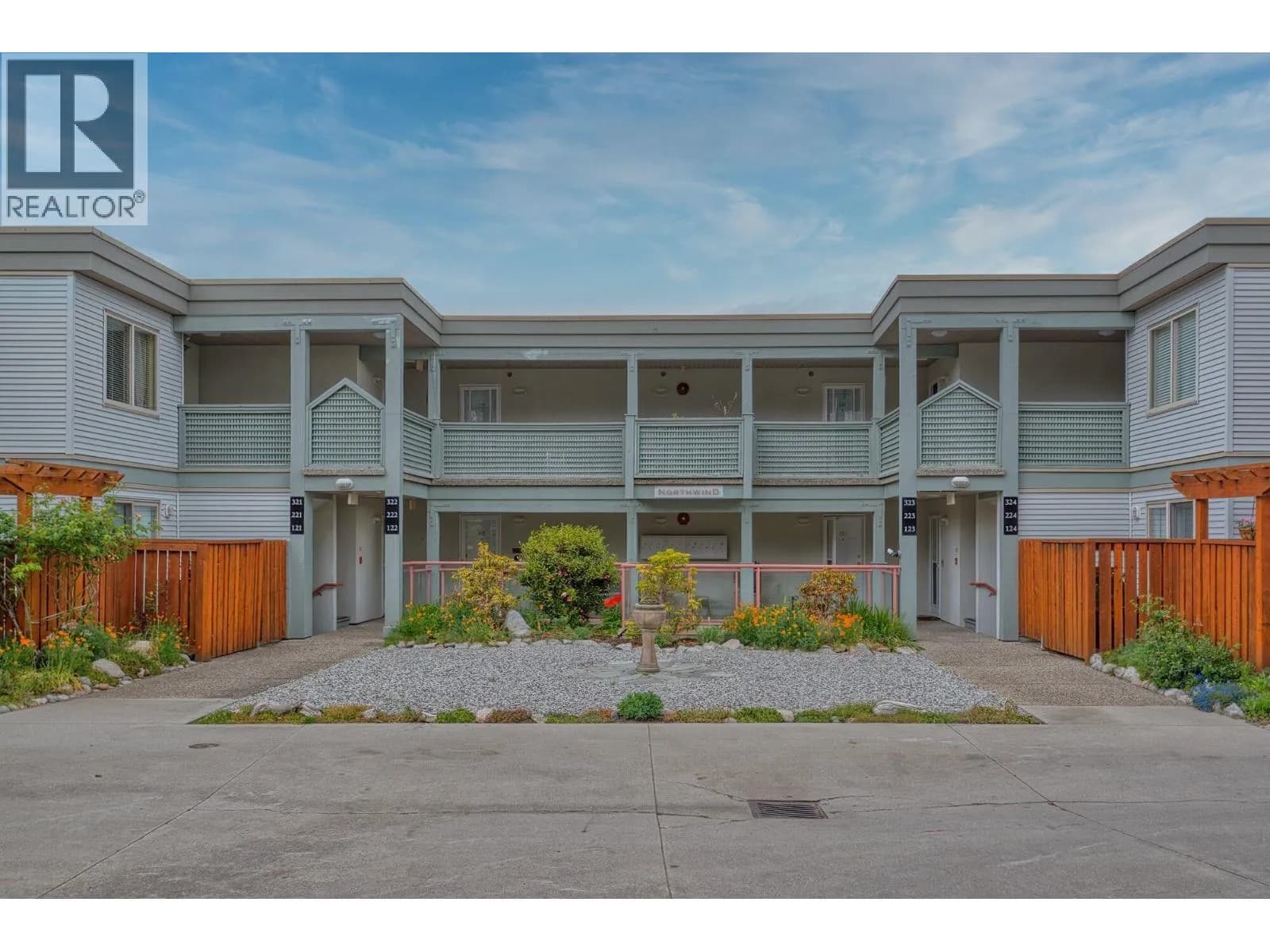 5780 TRAIL AVENUE, Sechelt