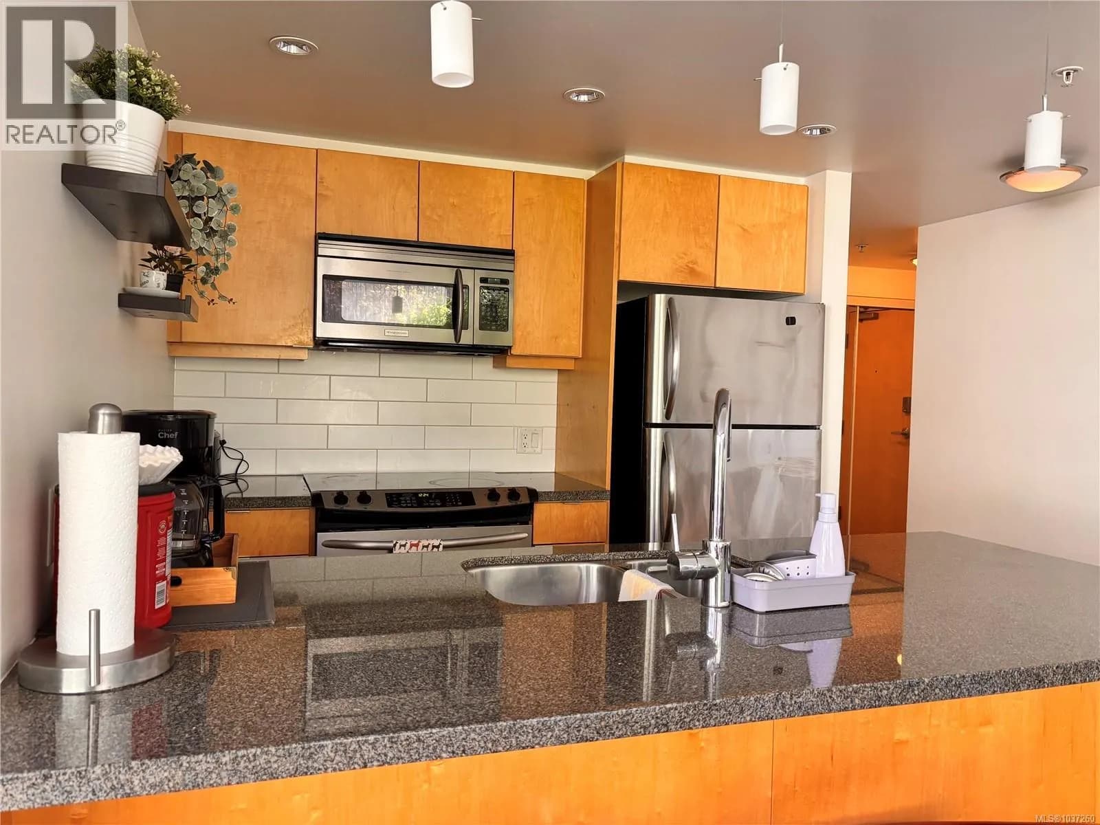 #208 760 Johnson St, Victoria, BC photo 3