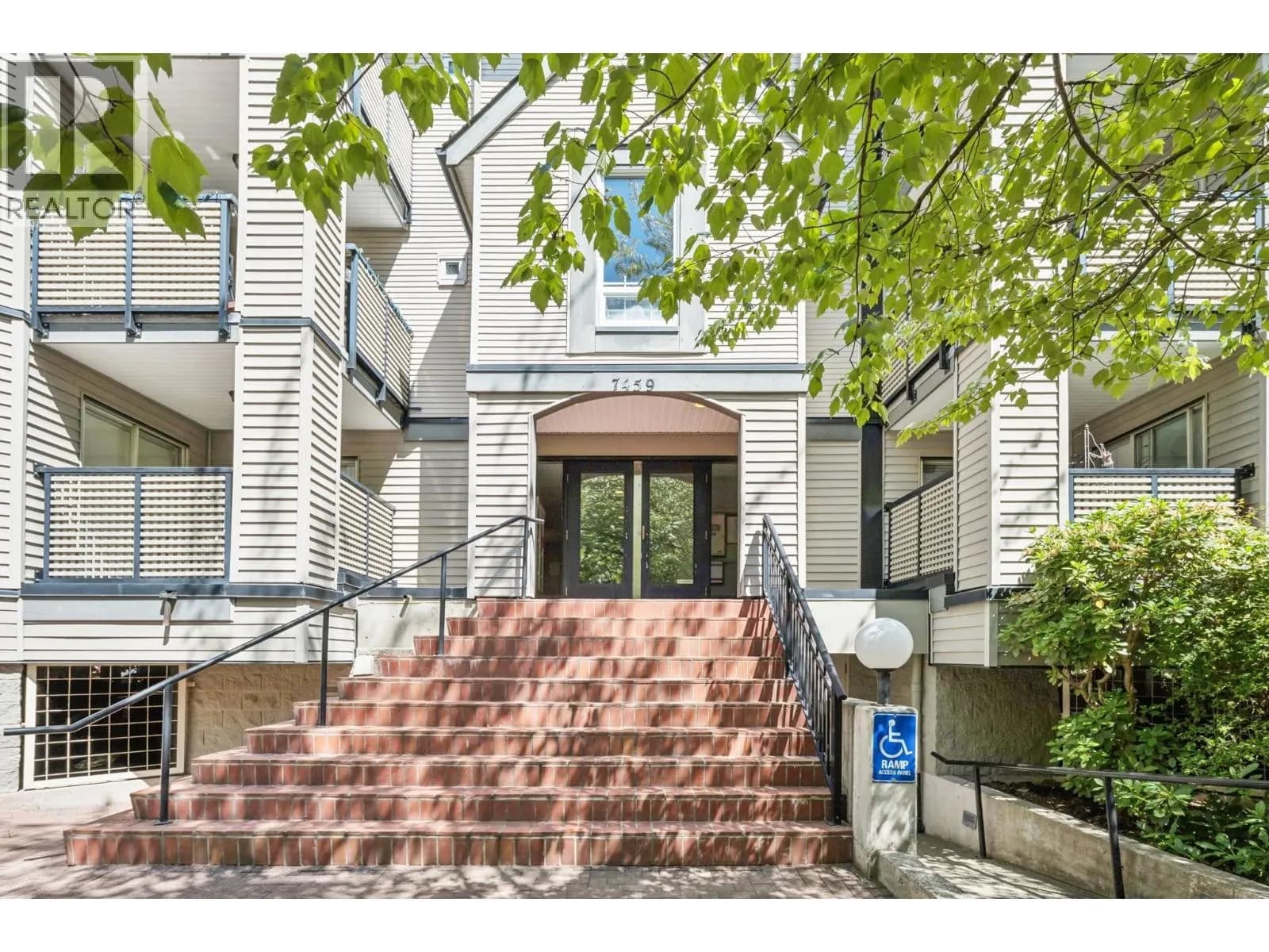 7459 MOFFATT ROAD, Richmond