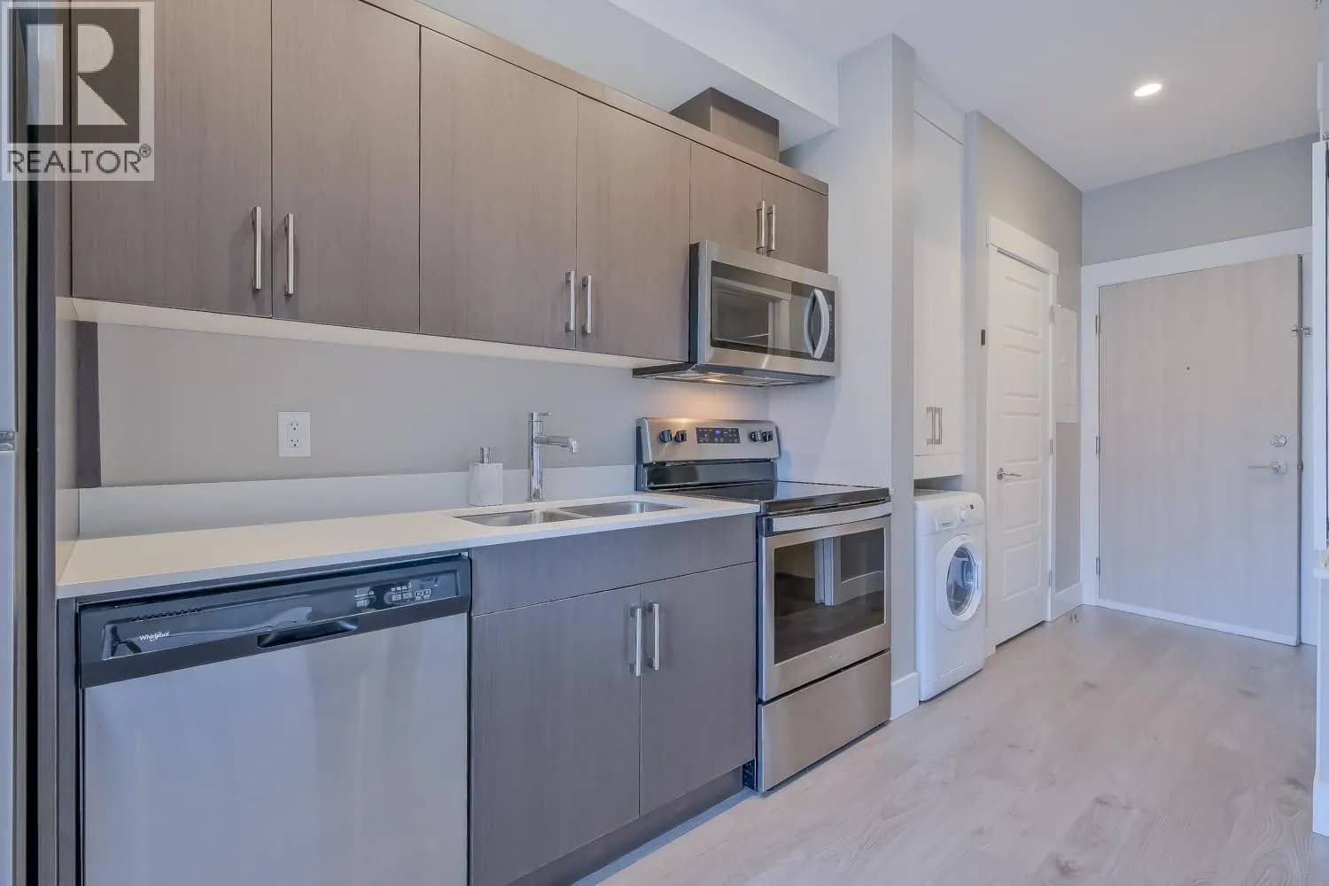 #614 925 Leon Avenue, Kelowna, BC photo 4