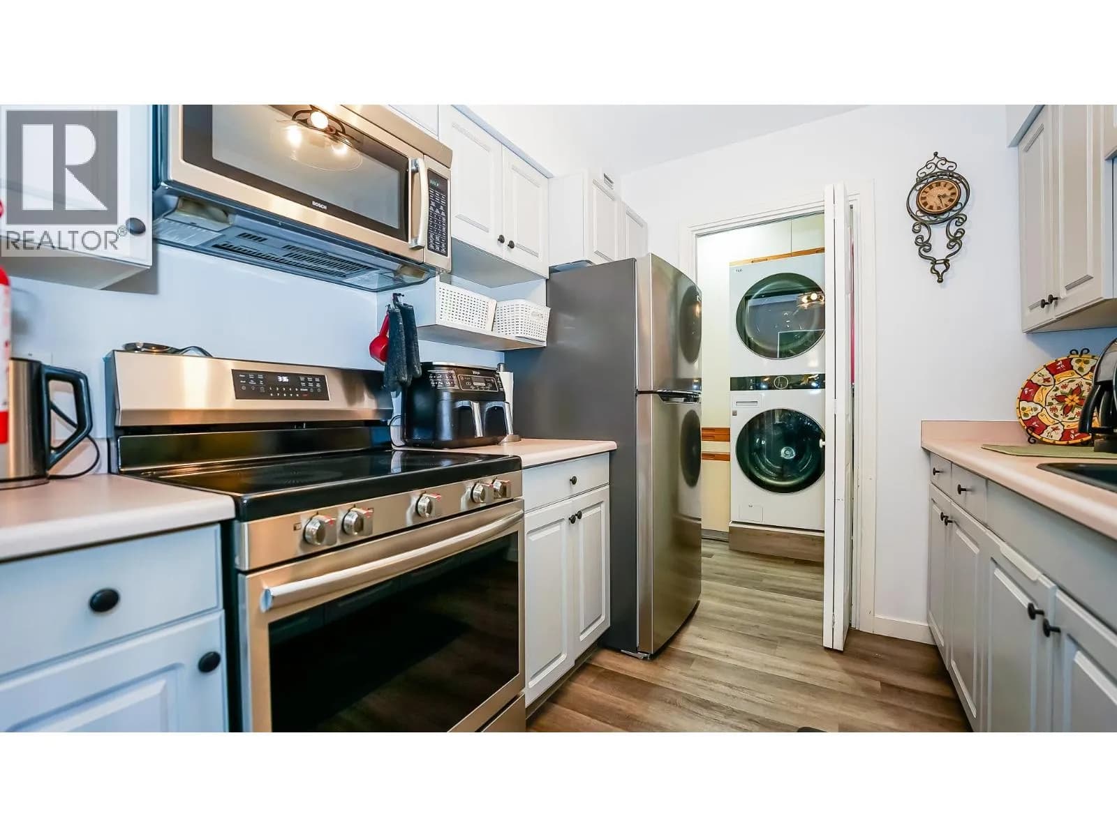 #408 650 Third Street SW, Salmon Arm, BC photo 4