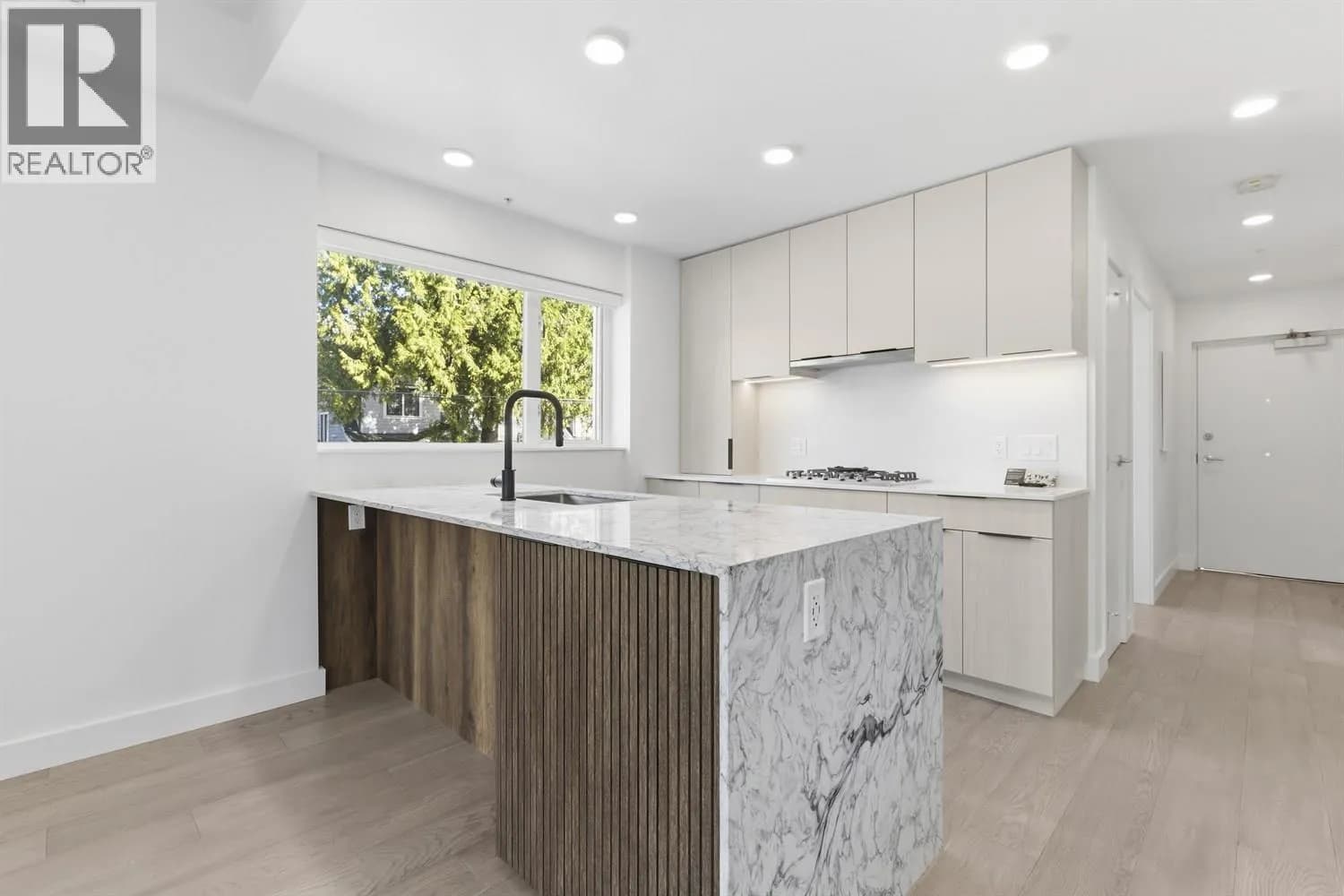 #201 3590 W 39TH AVENUE, Vancouver, BC photo 4