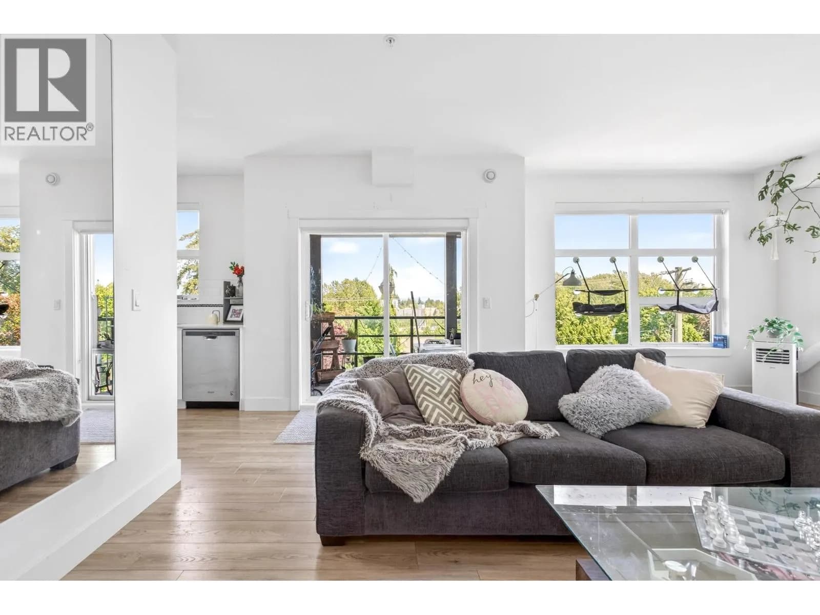 #403 22577 ROYAL CRESCENT, Maple Ridge, BC photo 2