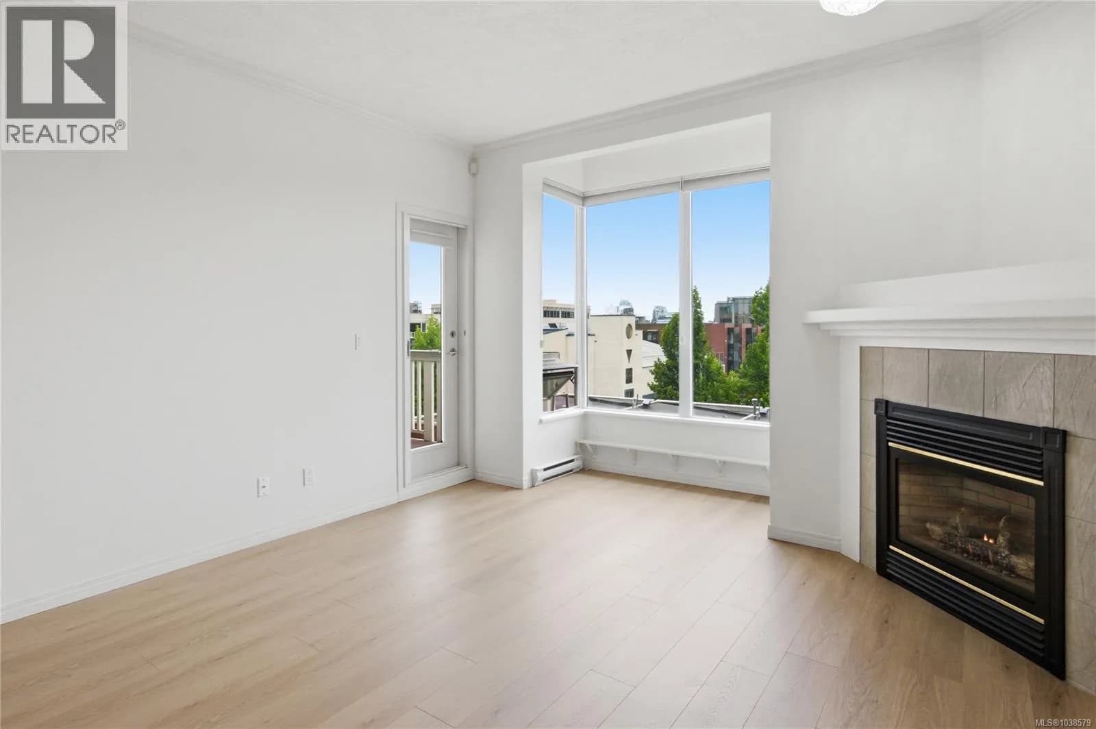 #409 380 Waterfront Cres, Victoria, BC photo 2
