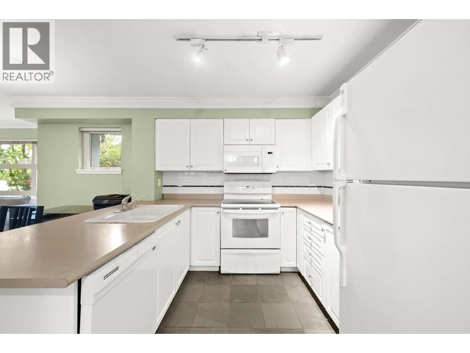 #104 2815 YEW STREET, Vancouver, BC photo 4