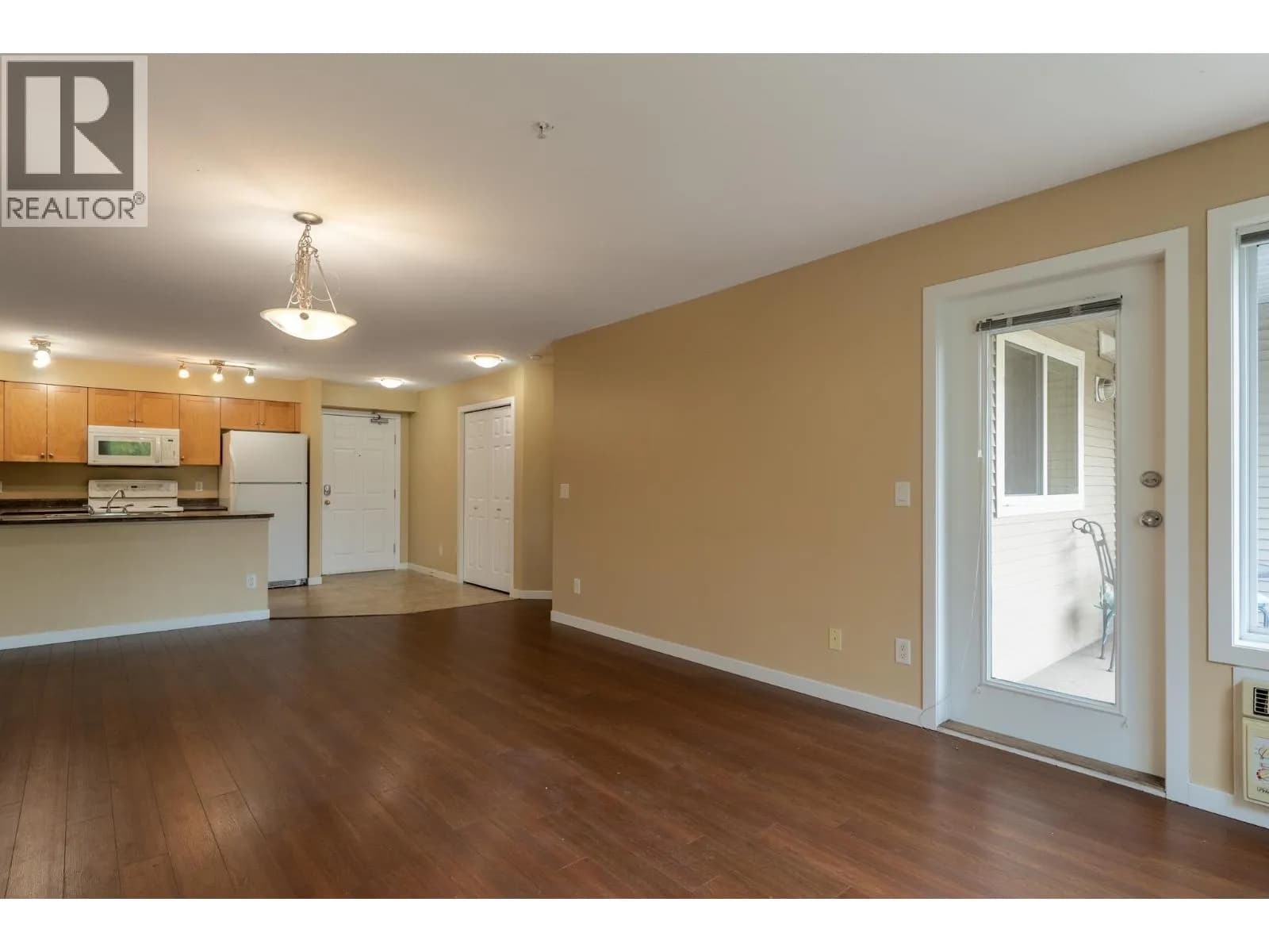 #306 135 Ziprick Road, Kelowna, BC photo 3