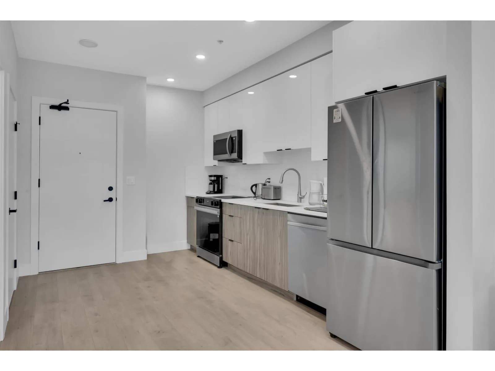 #206 13458 95 AVENUE, Surrey, BC photo 3