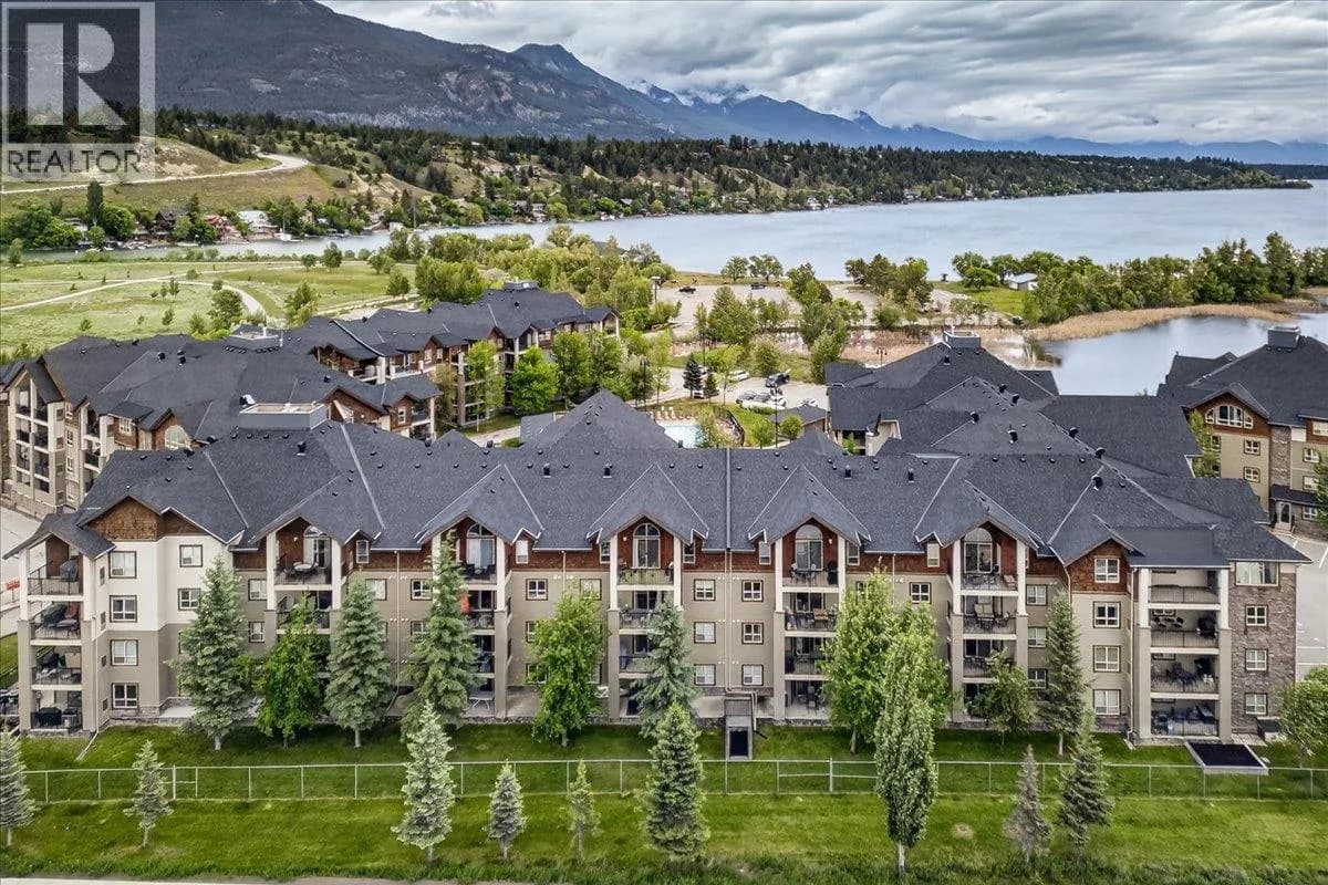 205 Third Avenue, Invermere