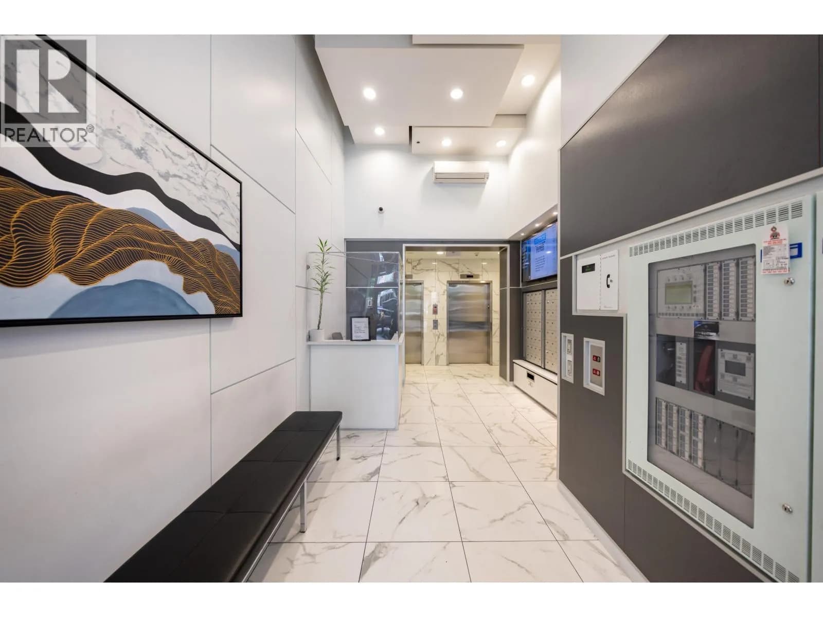 #801 480 ROBSON STREET, Vancouver, BC photo 2