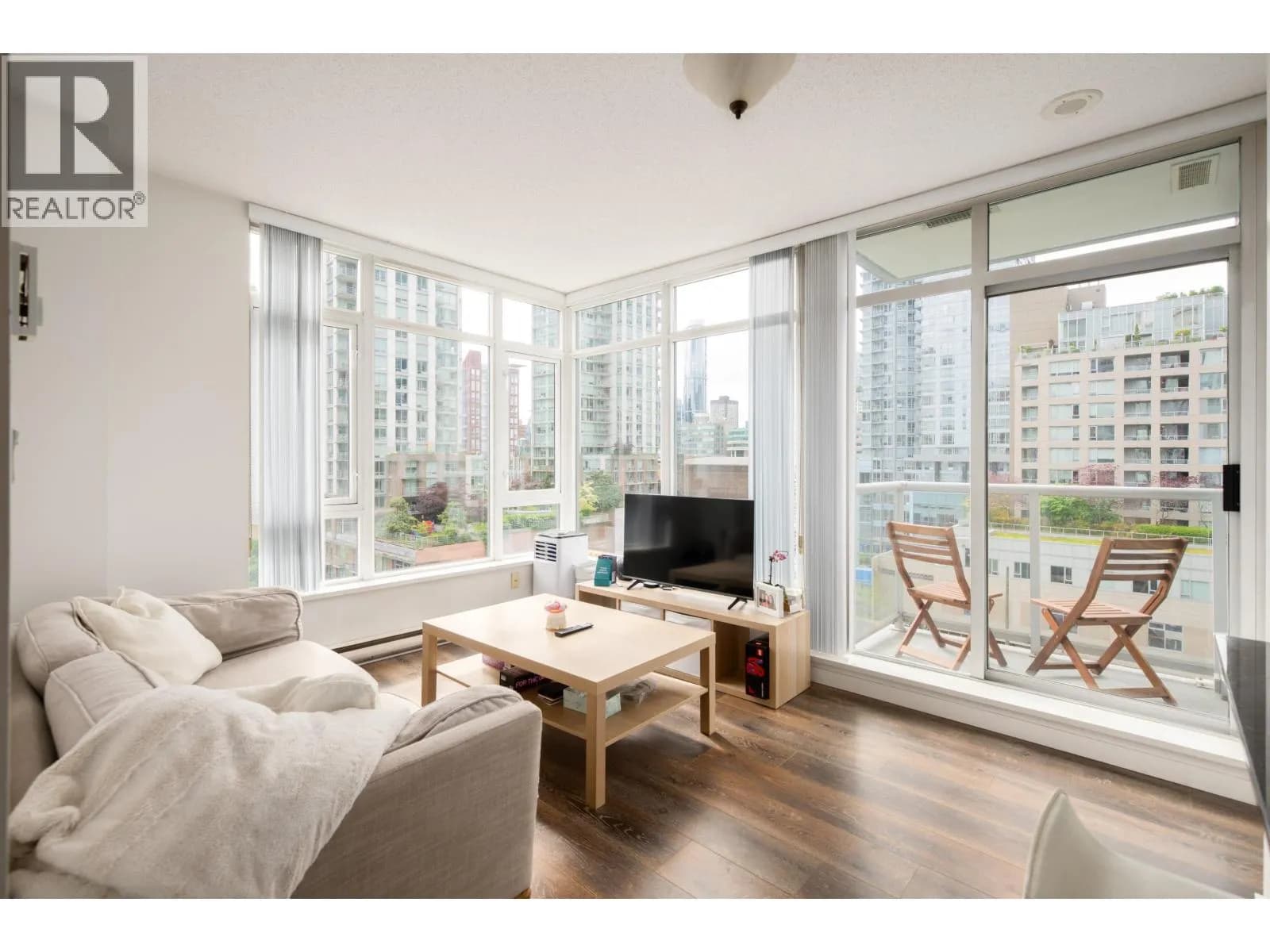 #801 480 ROBSON STREET, Vancouver, BC photo 3
