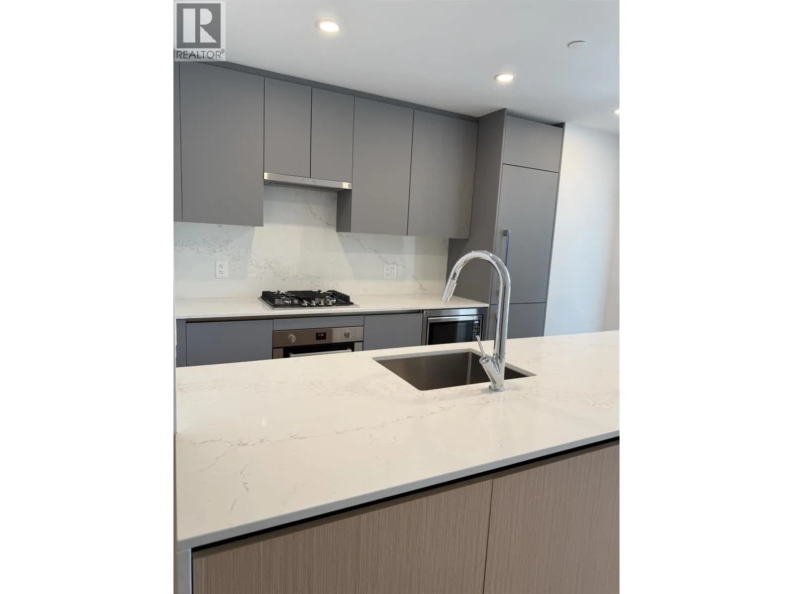 #505 7977 LANSDOWNE ROAD, Richmond, BC photo 3