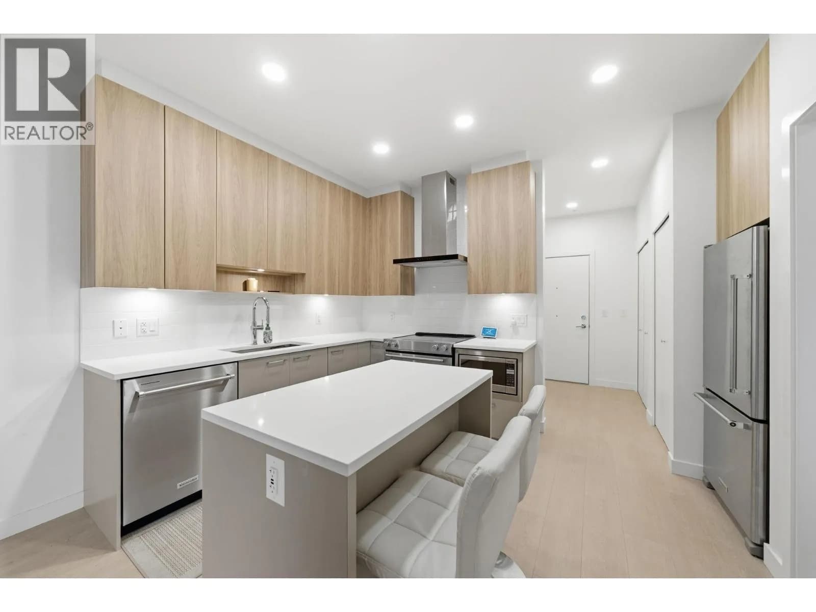 #418 7588 16TH STREET, Burnaby, BC photo 4