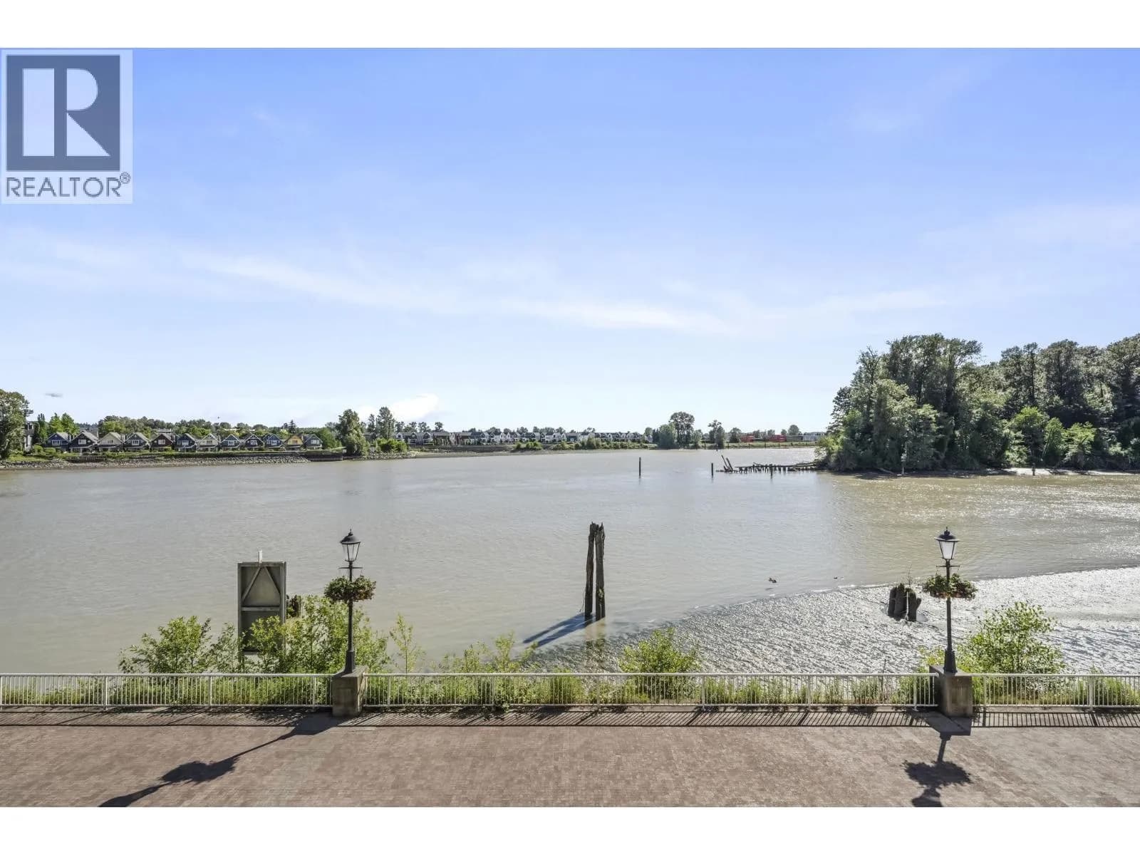 #312 6 RENAISSANCE SQUARE, New Westminster, BC photo 2