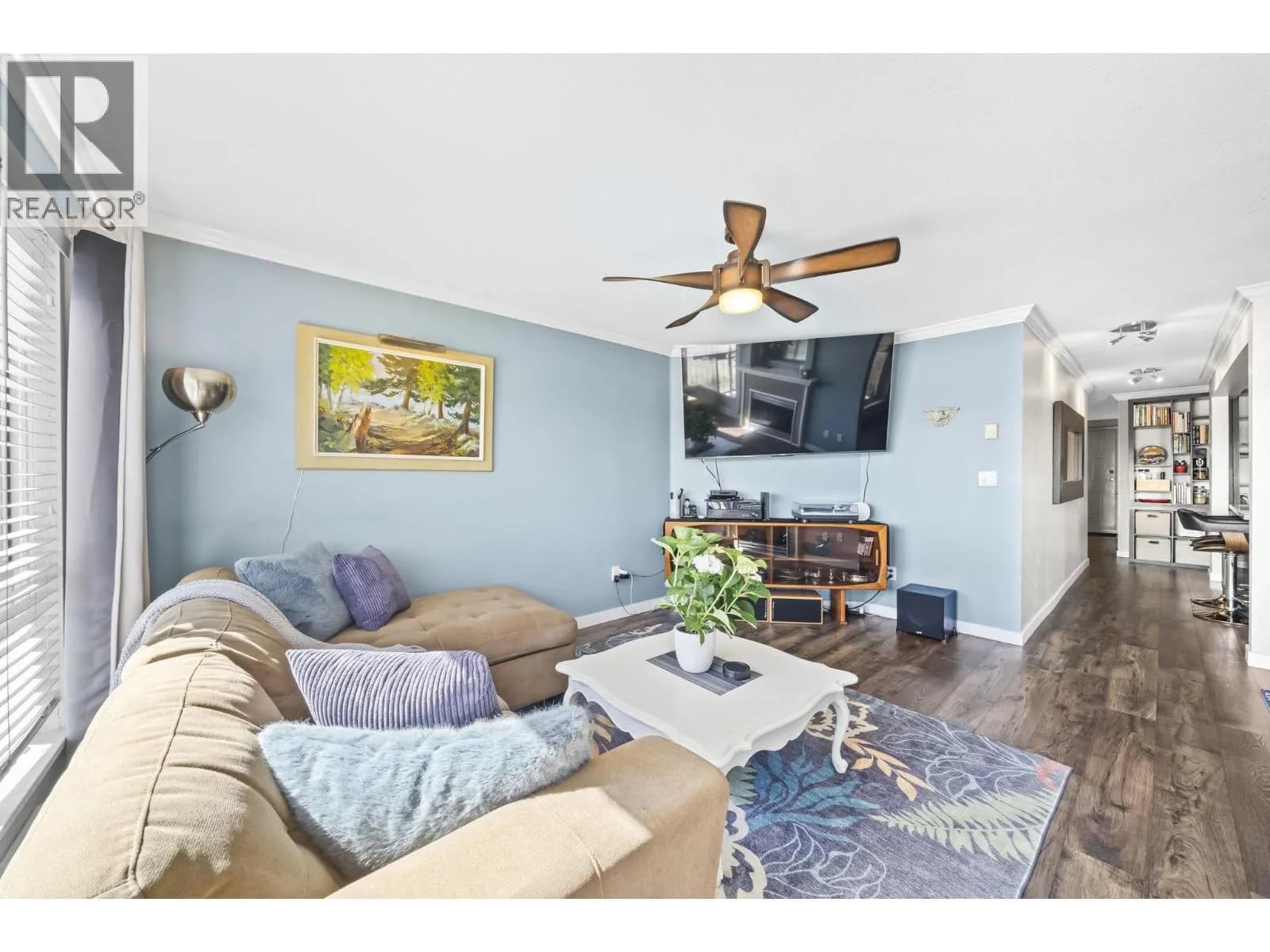 #312 6 RENAISSANCE SQUARE, New Westminster, BC photo 3