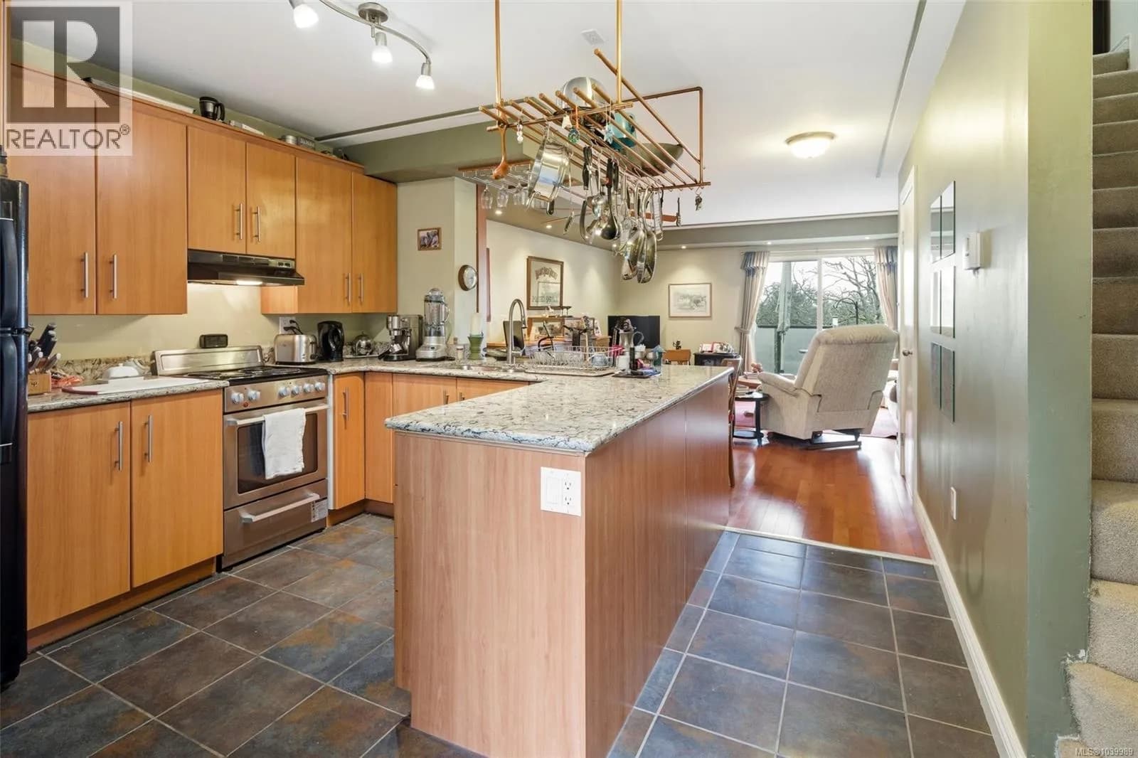 991 Cloverdale Ave, Saanich