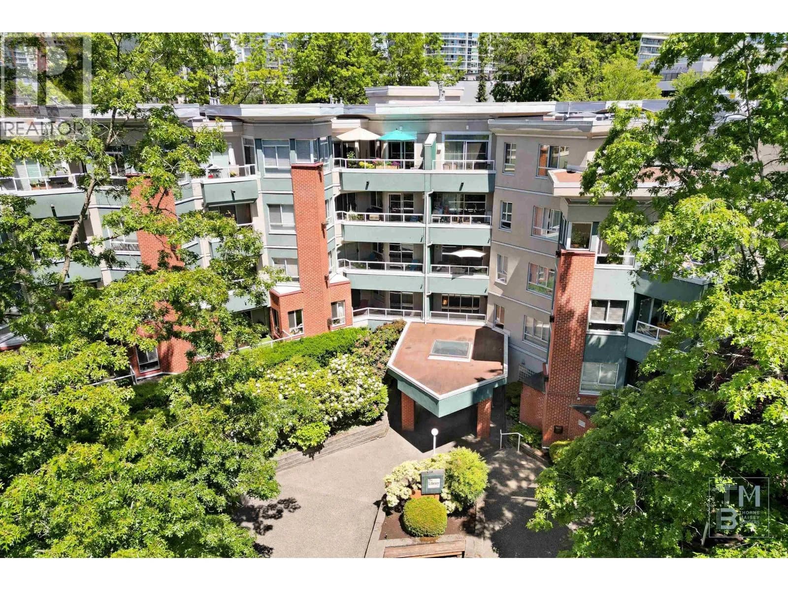 #411 128 W 8TH STREET, North Vancouver, BC photo 2