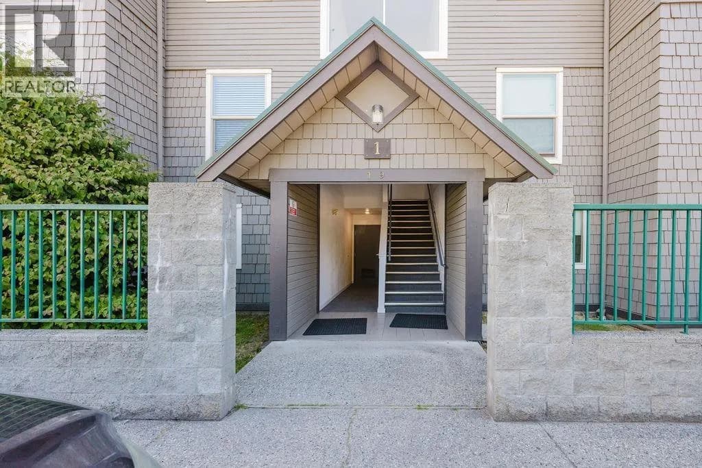 622 FARNHAM ROAD, Gibsons