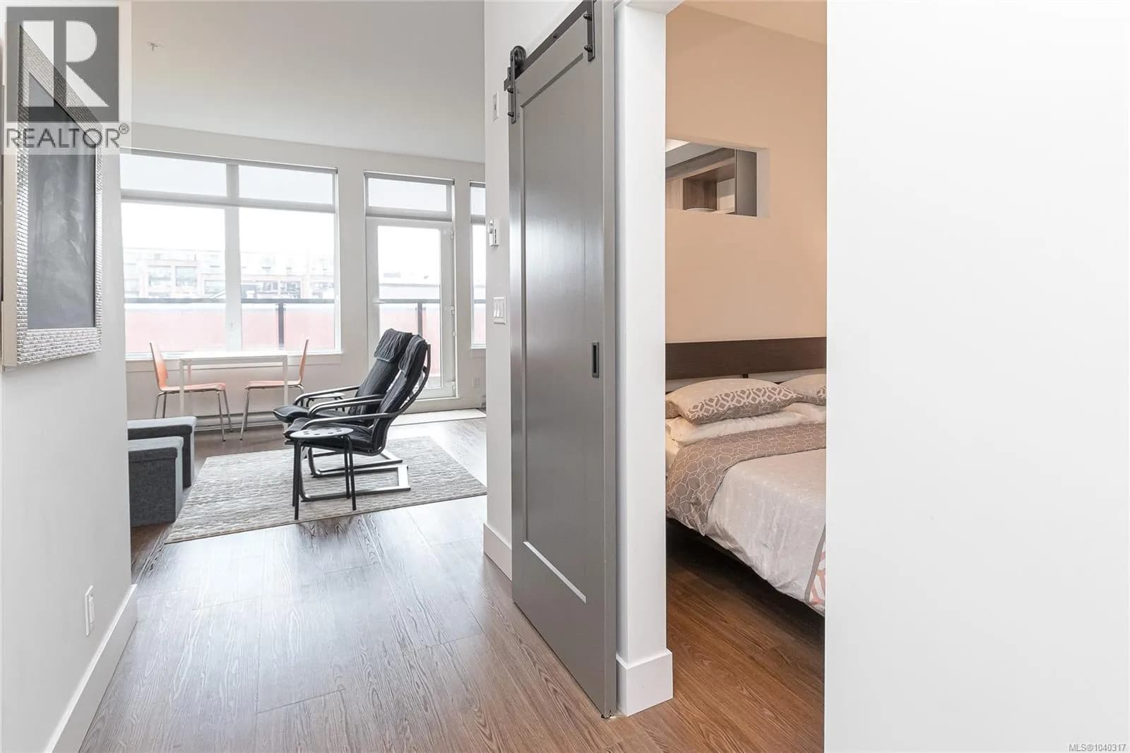 #321 515 Chatham St, Victoria, BC photo 2