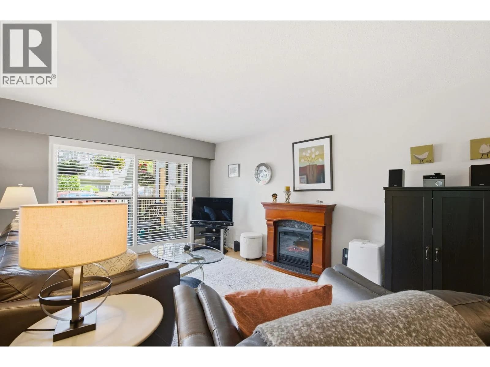 #101 123 E 19TH STREET, North Vancouver, BC photo 3