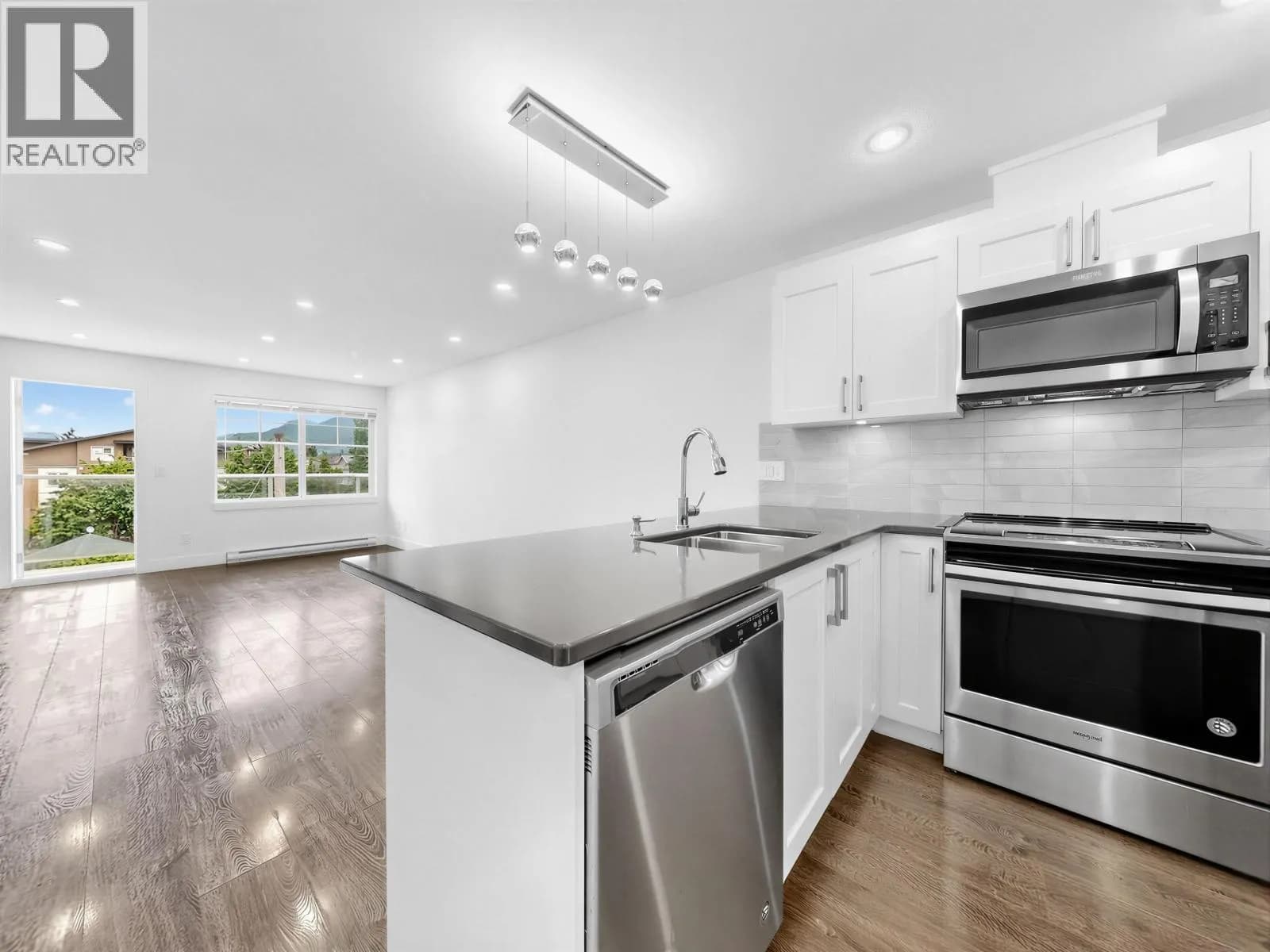 1990 WESTMINSTER AVENUE, Port Coquitlam