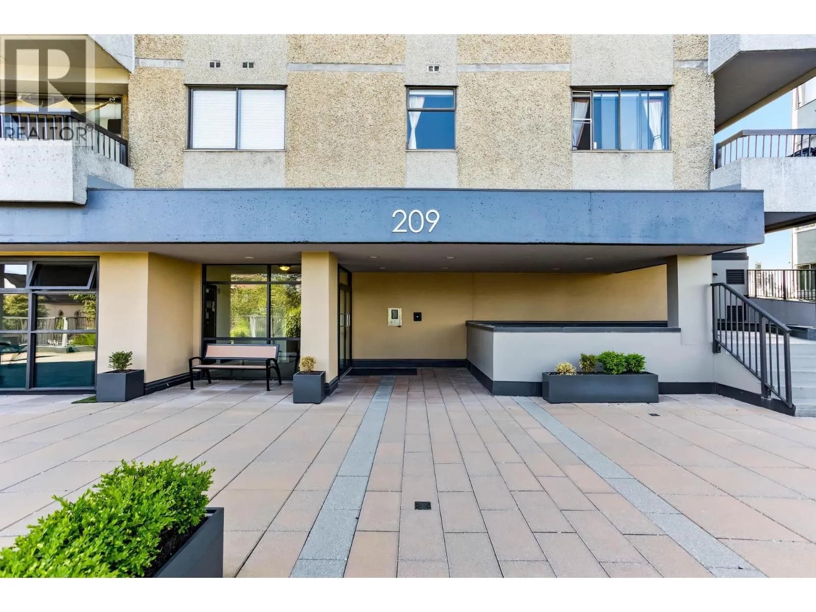 #202 209 CARNARVON STREET, New Westminster, BC photo 3
