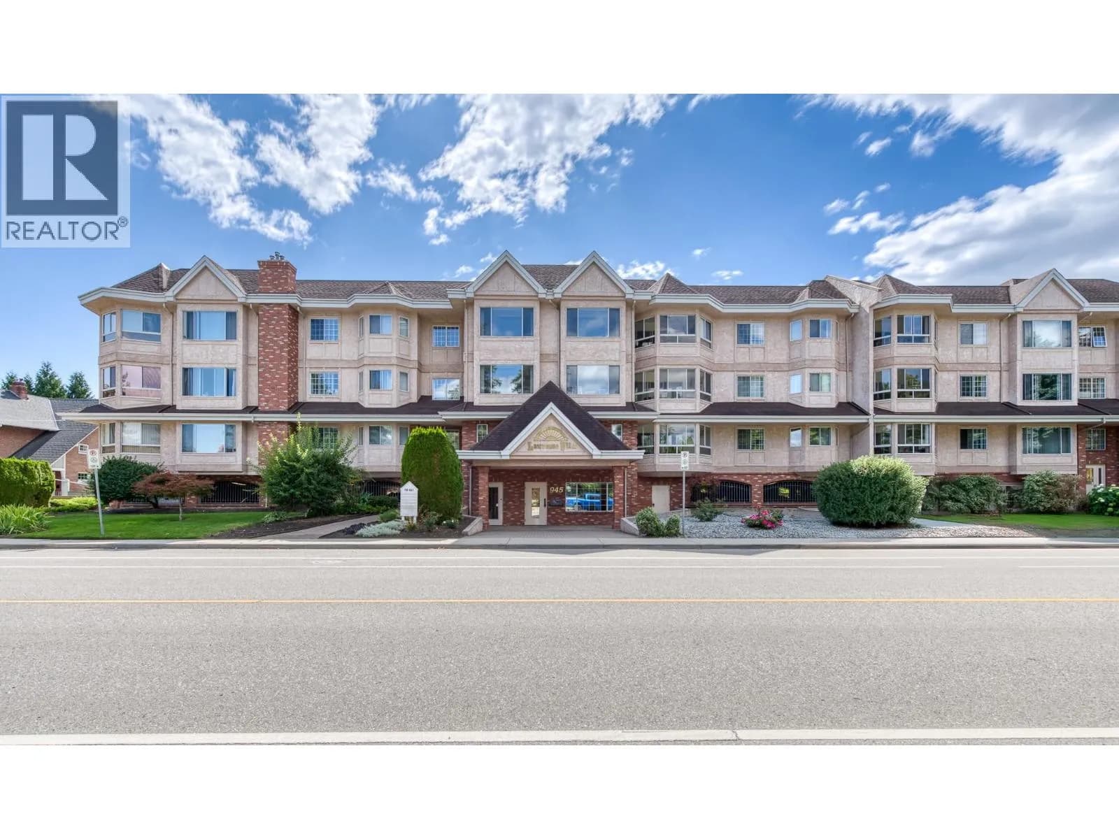 #103 945 Lawrence Avenue, Kelowna, BC photo 2