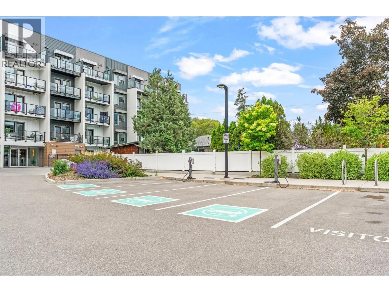 #303 2555 Lakeshore Road, Vernon, BC photo 2