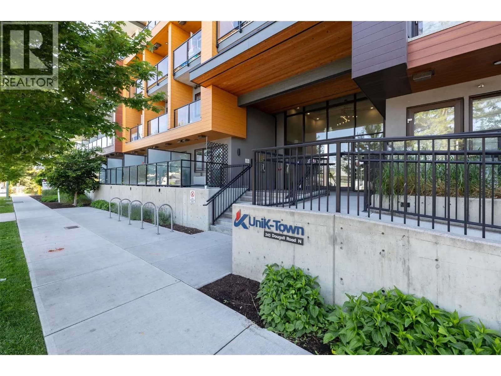 #325 345 Dougall Road, Kelowna, BC photo 2