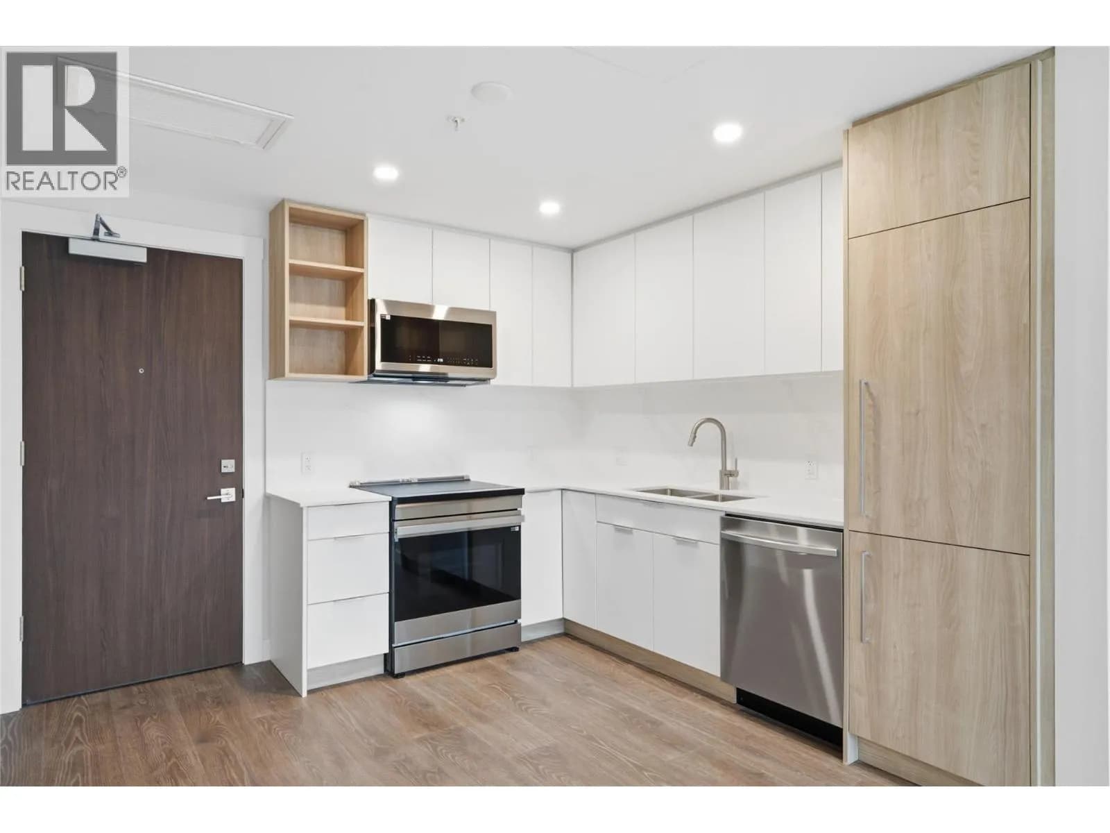 #805 460 Nicola Street, Kamloops, BC photo 3