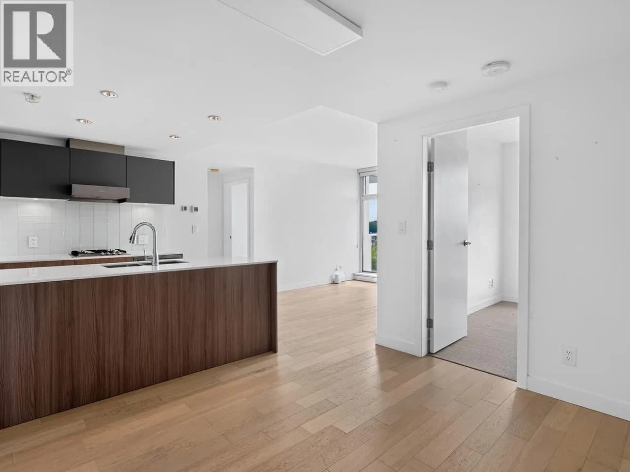 #906 2221 E 30TH AVENUE, Vancouver, BC photo 3