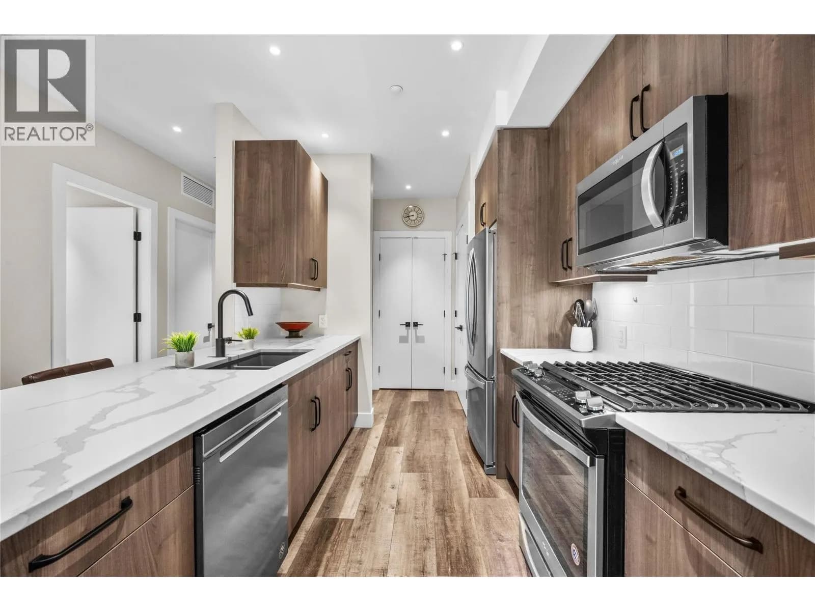#406 110 Ellis Street, Penticton, BC photo 4