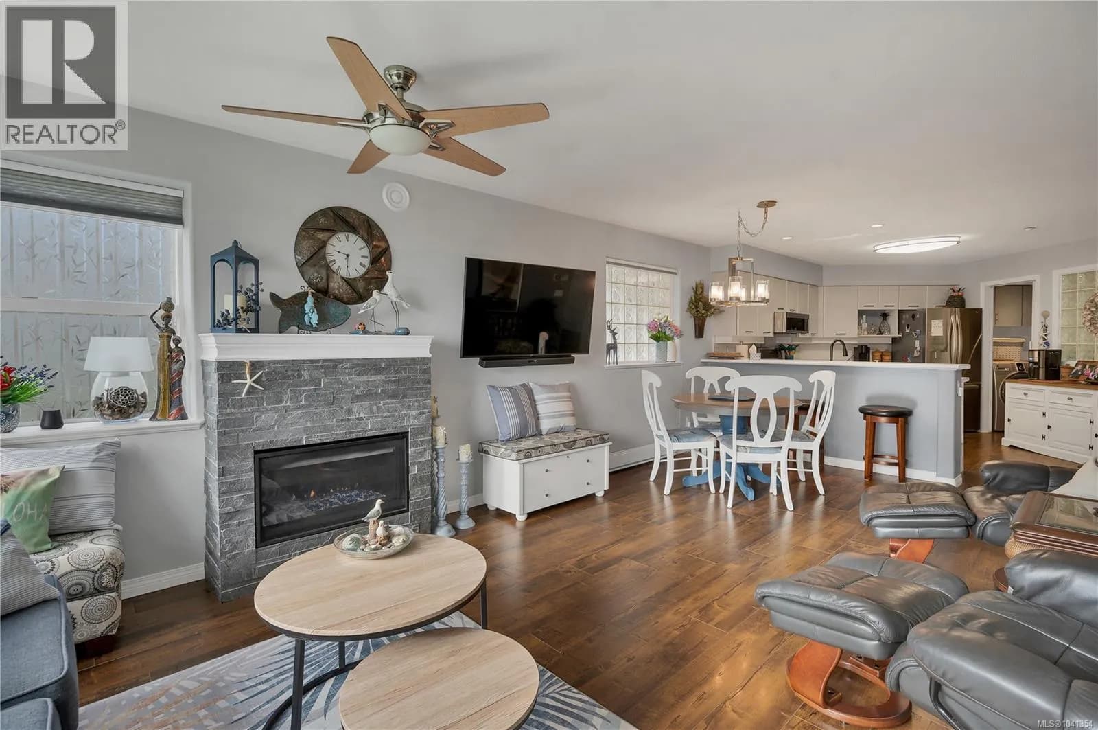 #105 350 Island Hwy S, Campbell River, BC photo 3