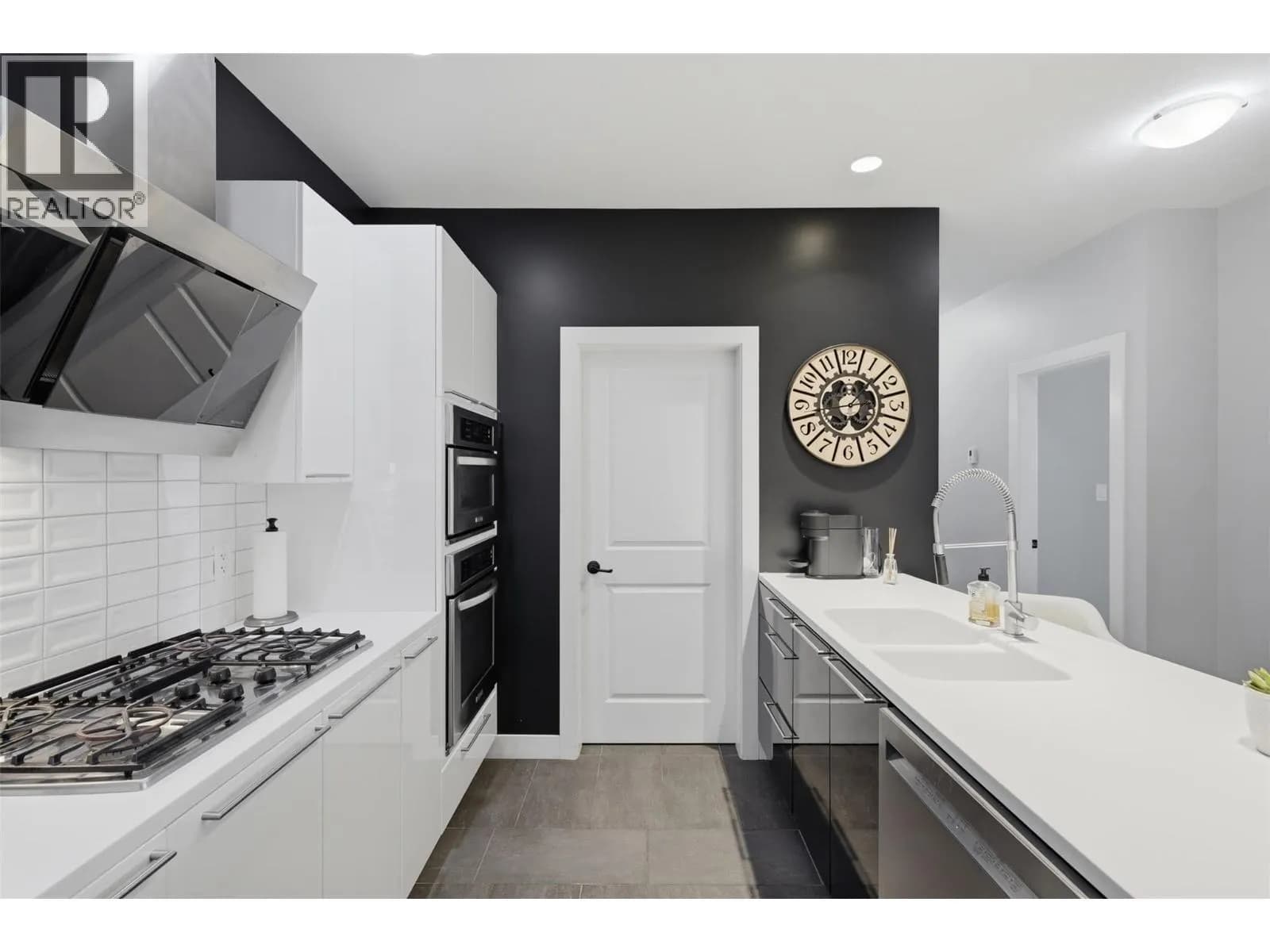 #411 5170 Dallas Drive, Kamloops, BC photo 2