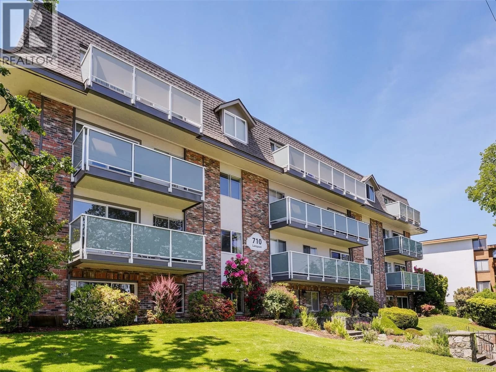 710 Lampson St, Esquimalt