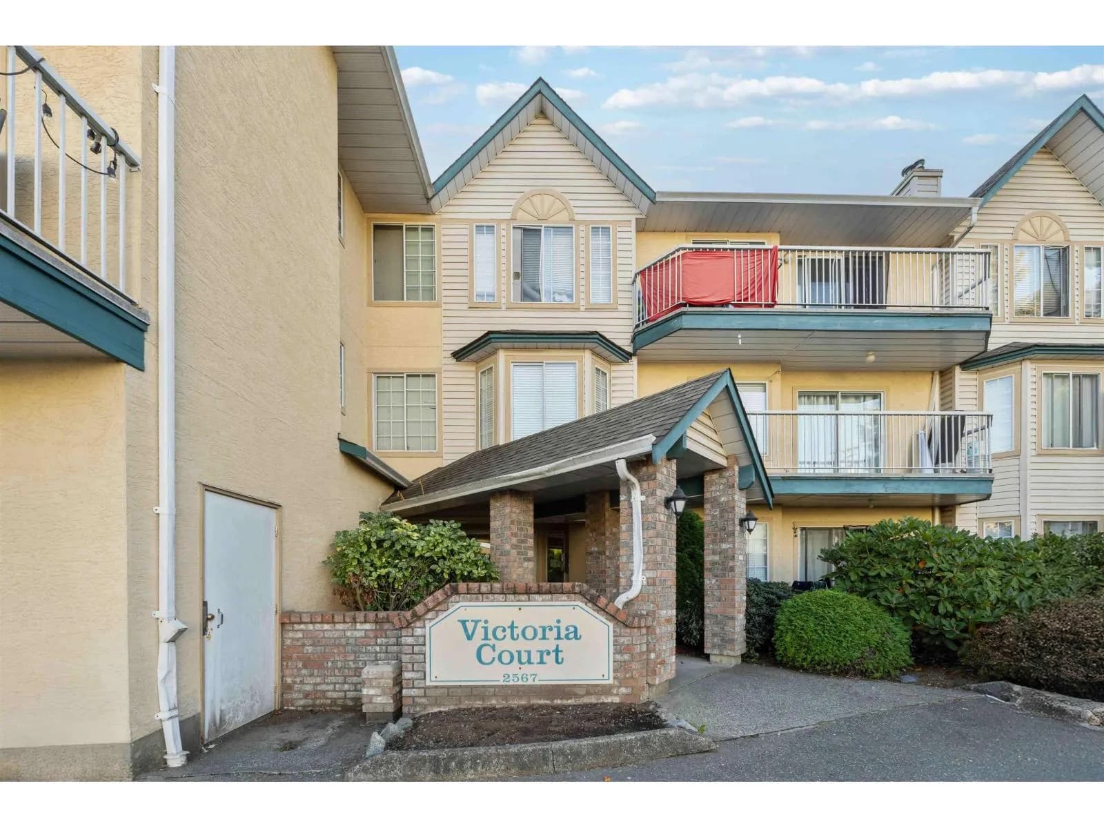 #206 2567 VICTORIA STREET, Abbotsford, BC photo 2
