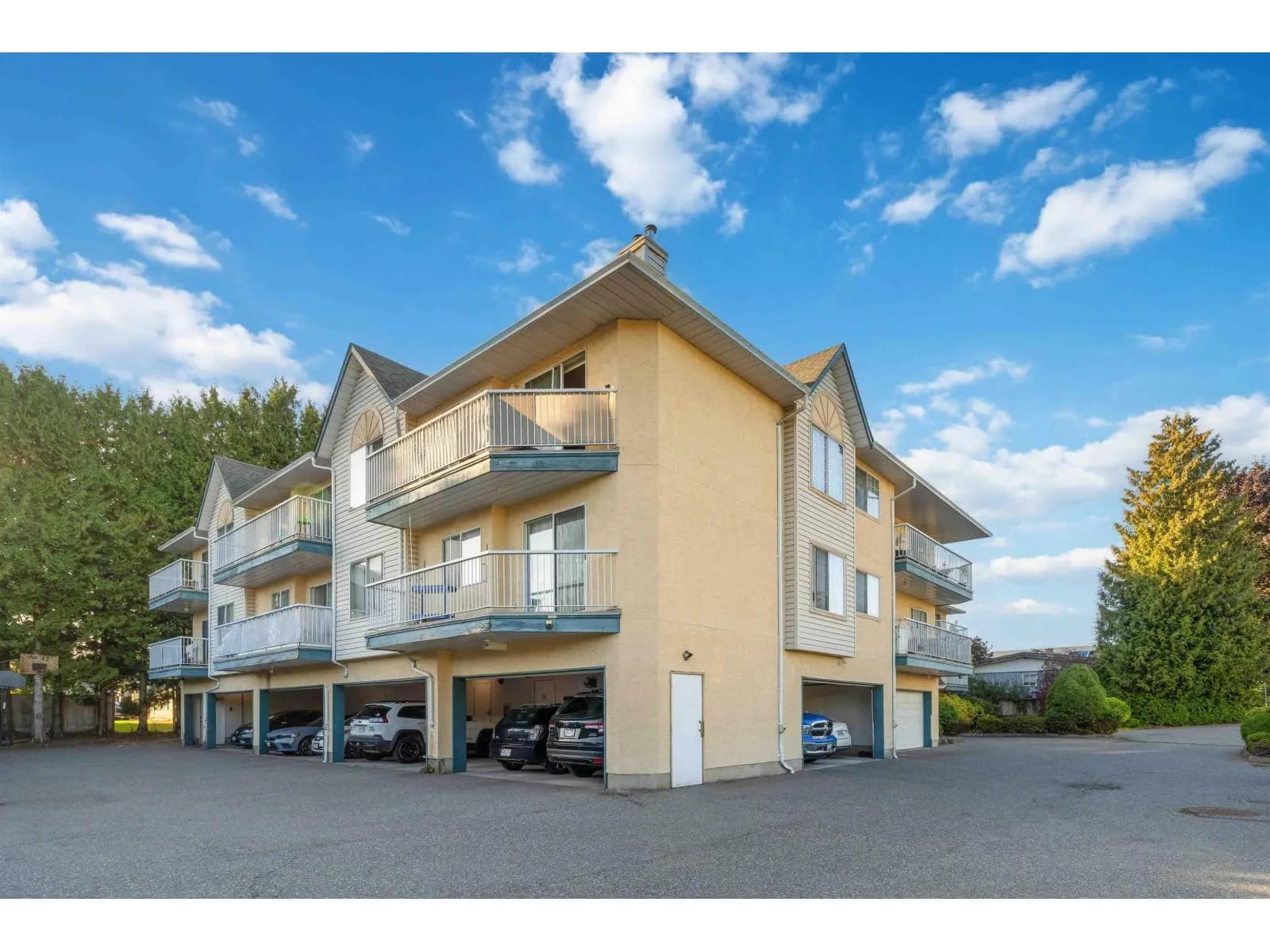 #206 2567 VICTORIA STREET, Abbotsford, BC photo 3