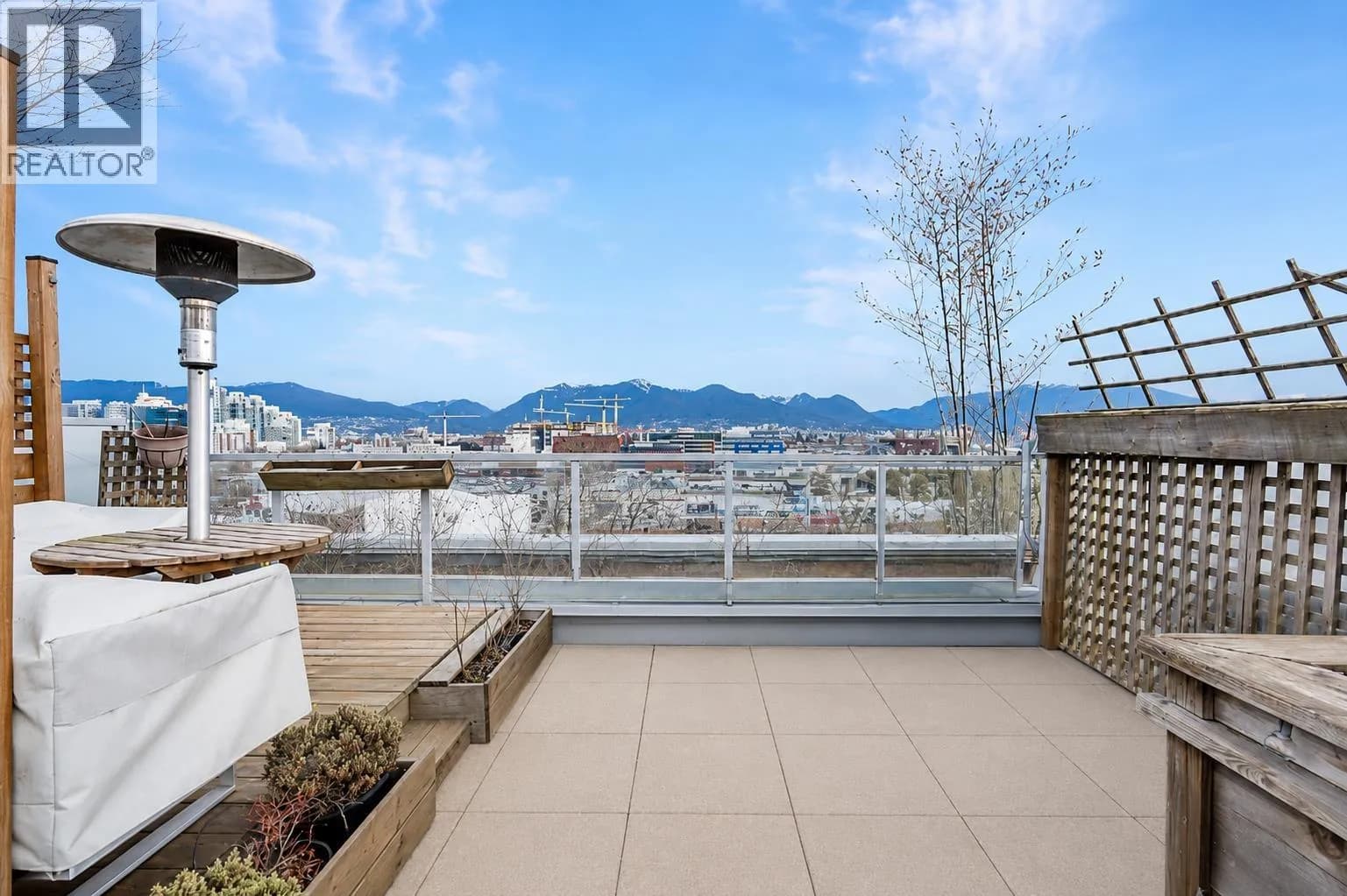 384 E 1ST AVENUE, Vancouver