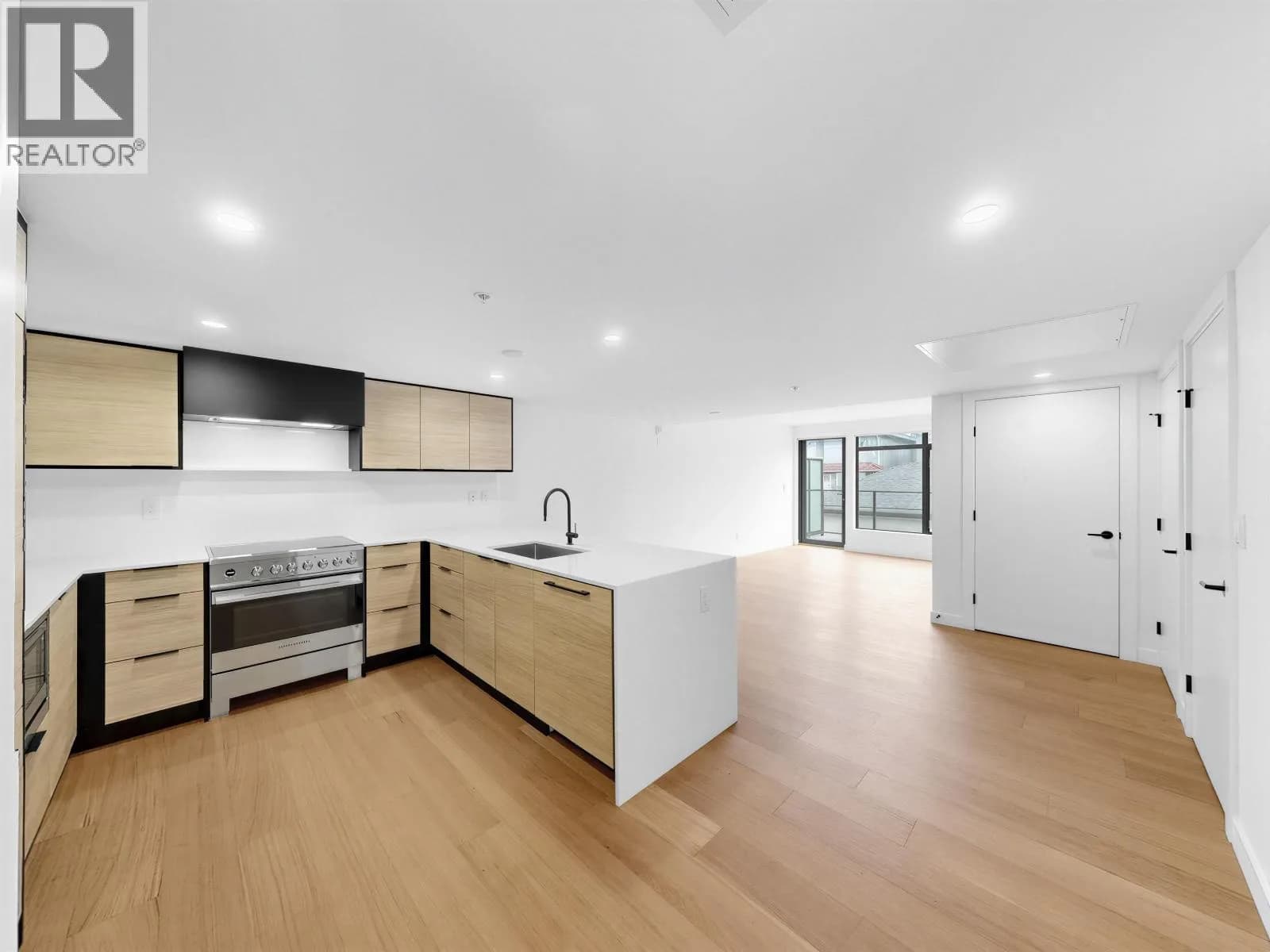 #202 6485 MANITOBA STREET, Vancouver, BC photo 4