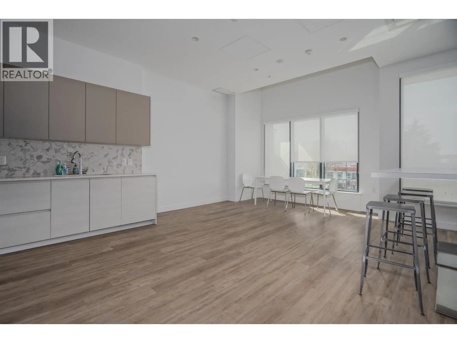 #208 8188 FRASER STREET, Vancouver, BC photo 4