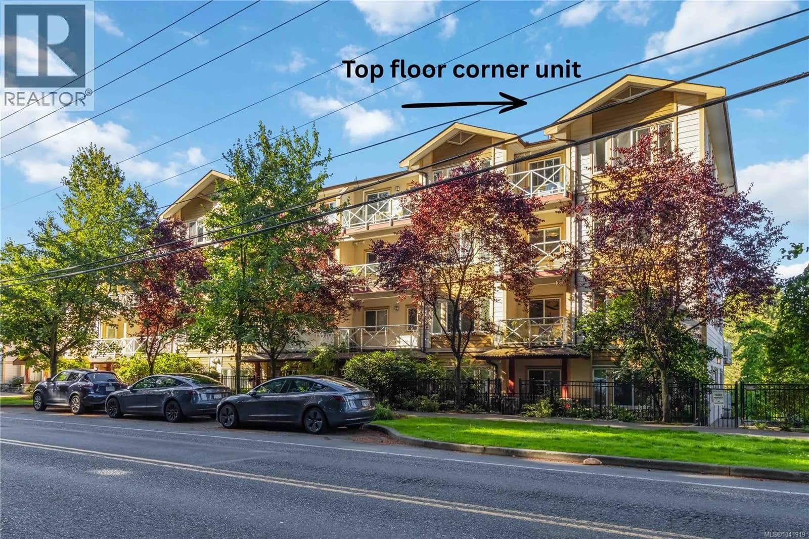 360 Goldstream Ave, Colwood