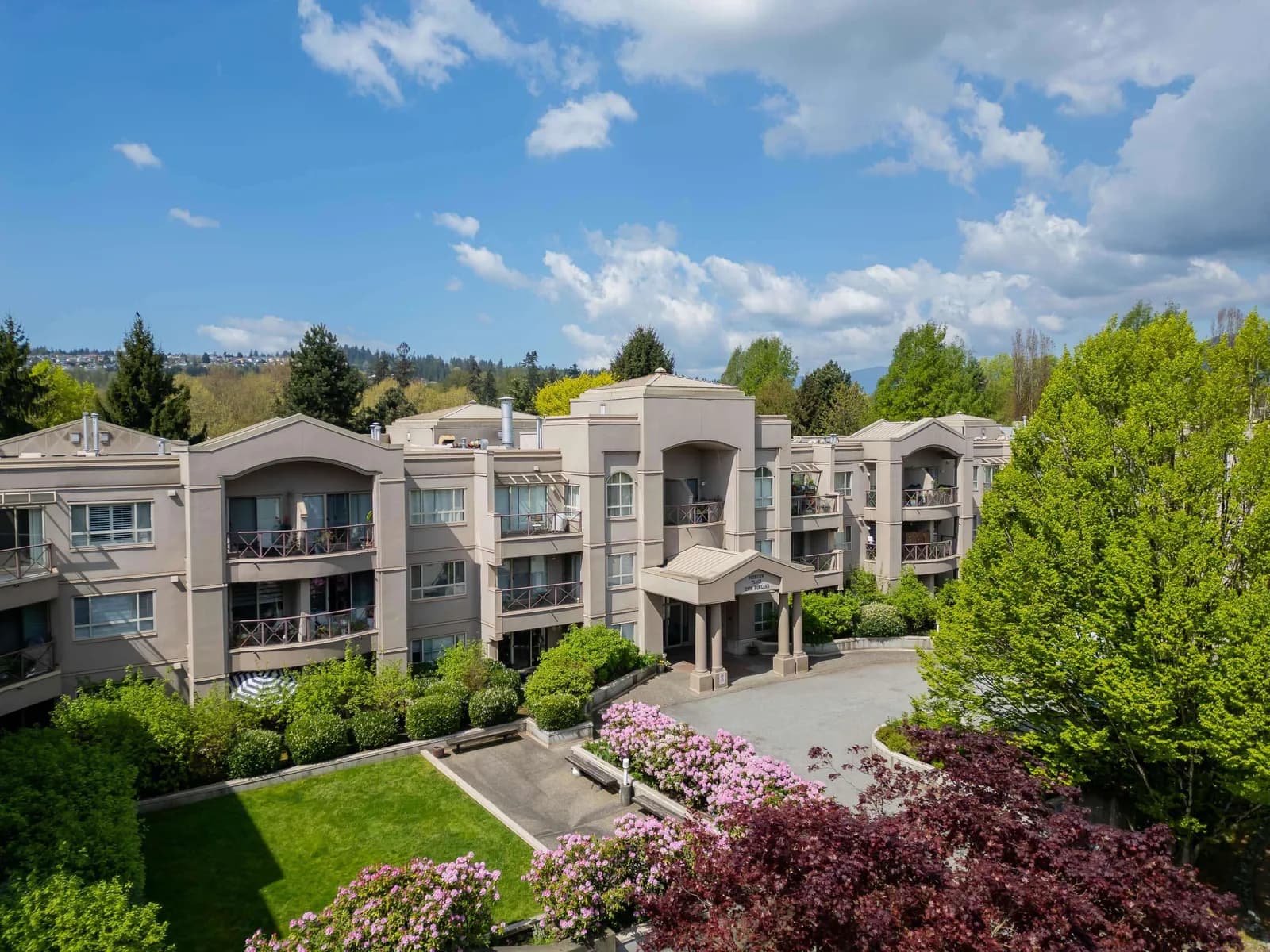#323 2109 ROWLAND STREET, Port Coquitlam, BC photo 4