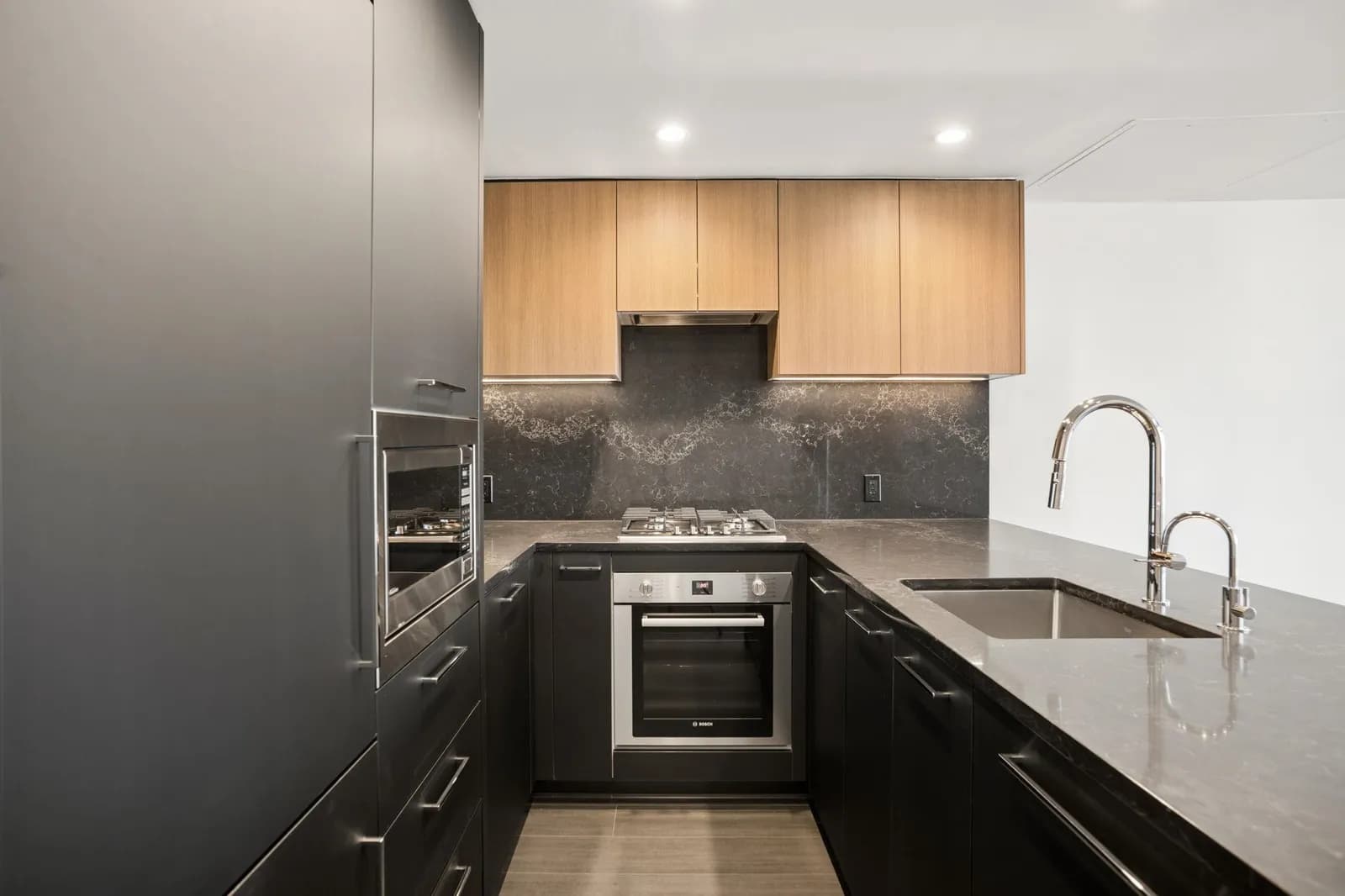 #2105 6608 SUSSEX AVENUE, Burnaby, BC photo 2