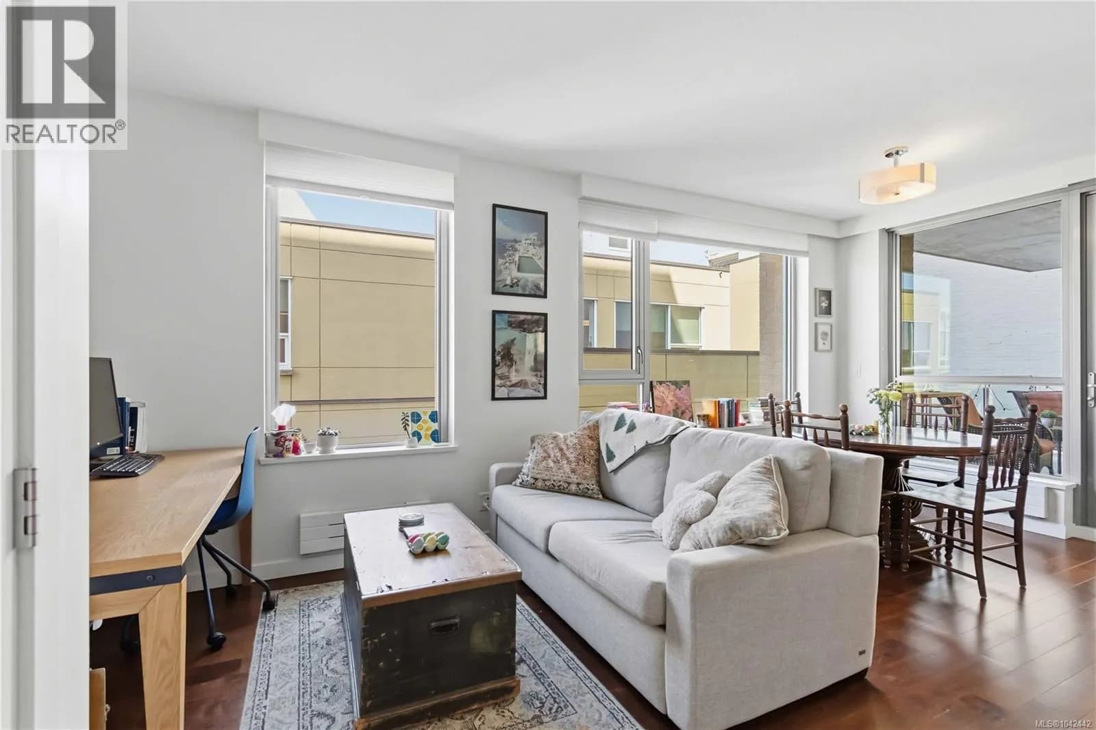 #505 608 Broughton St, Victoria, BC photo 4