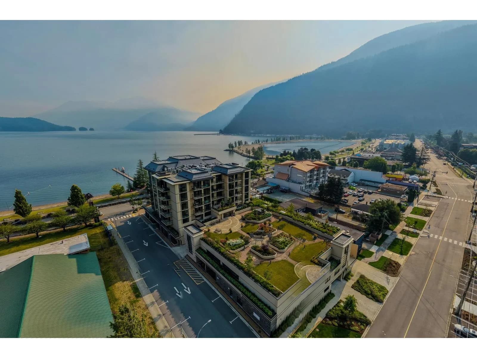 #702 120 ESPLANADE AVENUE, Harrison Hot Springs, BC photo 1
