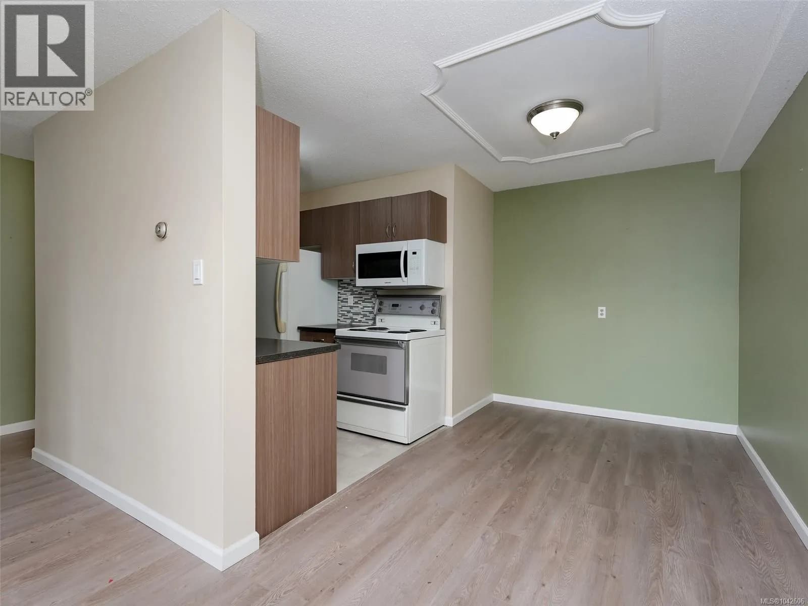 1680 Poplar Ave, Saanich