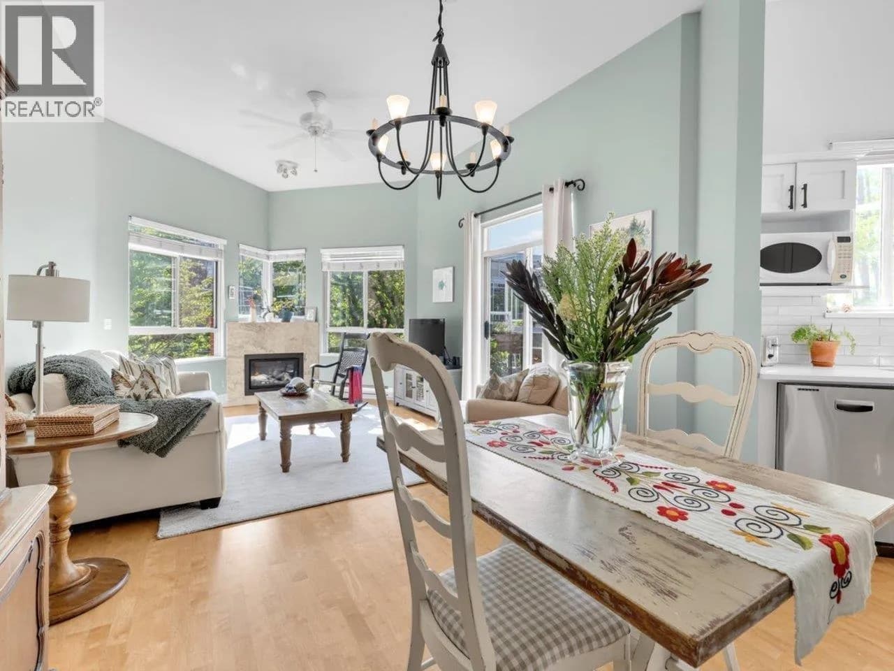 #413 128 W 8TH STREET, North Vancouver, BC photo 3