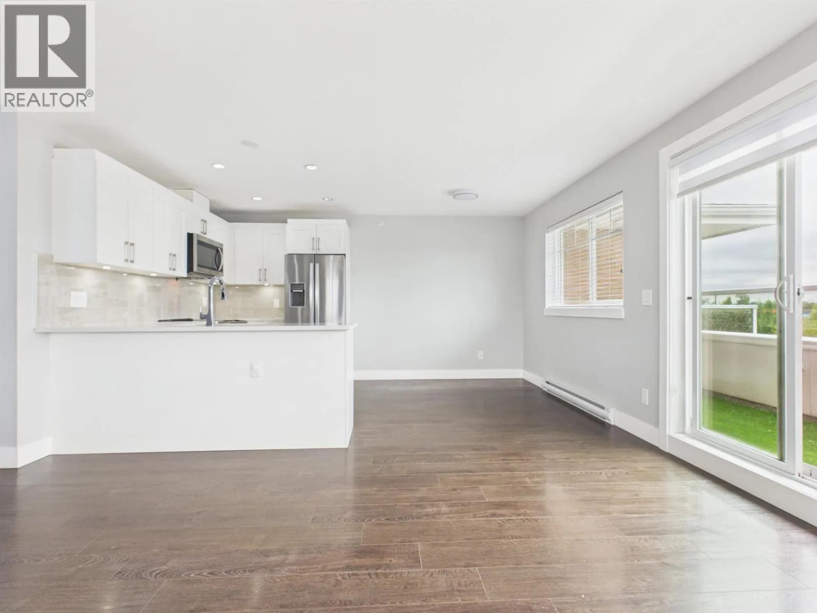 #402 1990 WESTMINSTER AVENUE, Port Coquitlam, BC photo 4